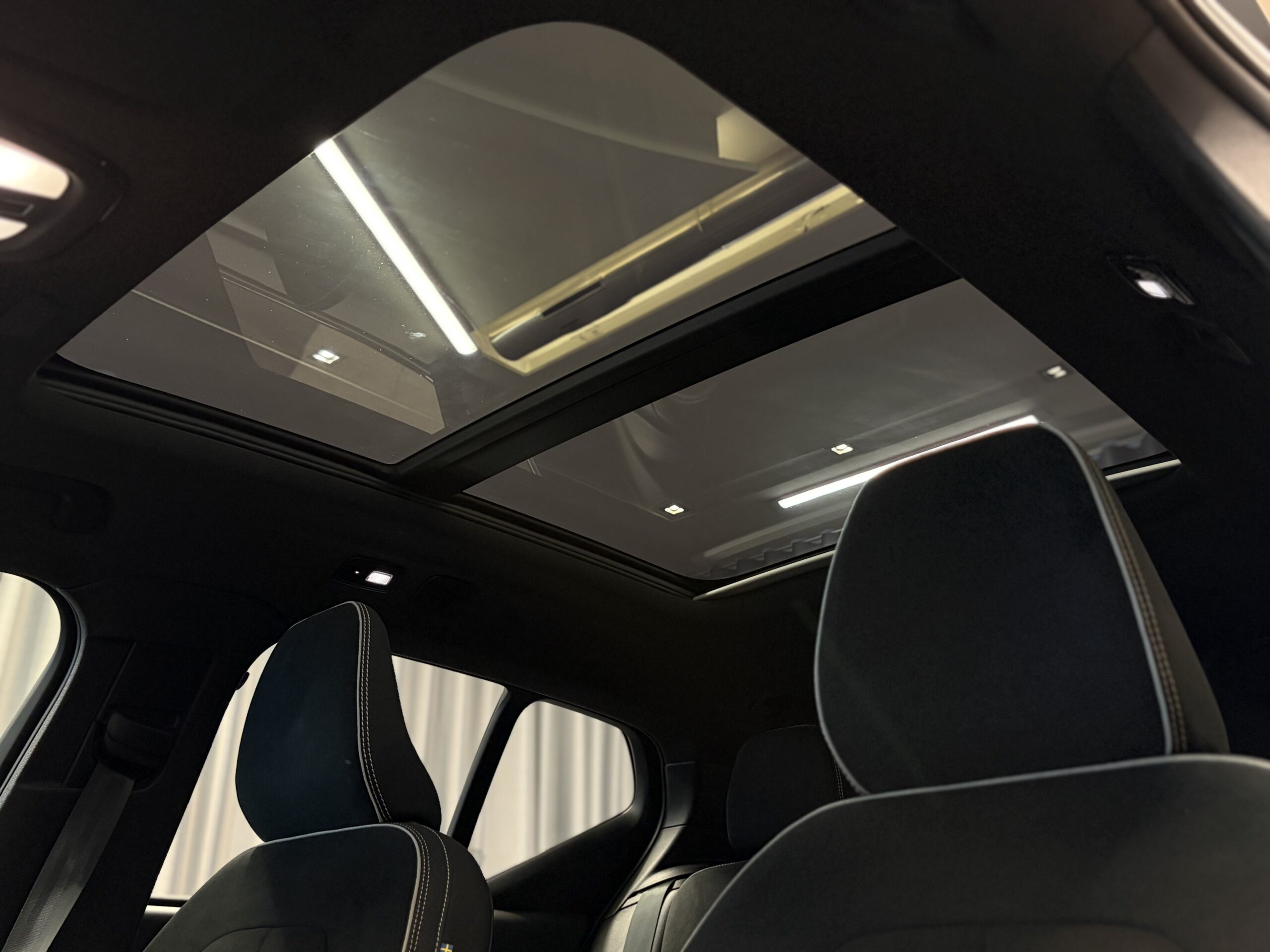 Car image 26