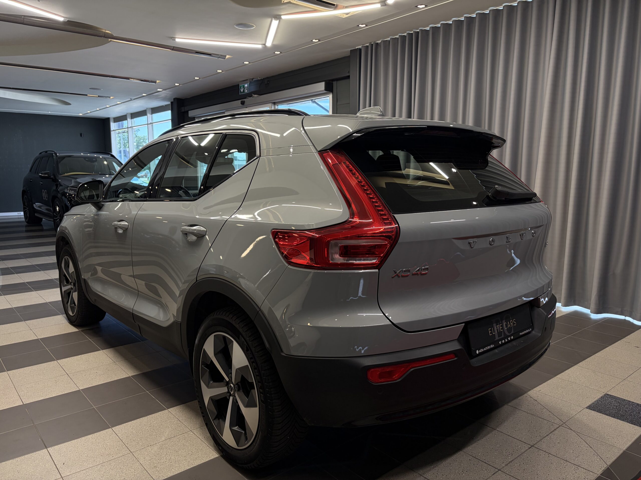 Car image 6