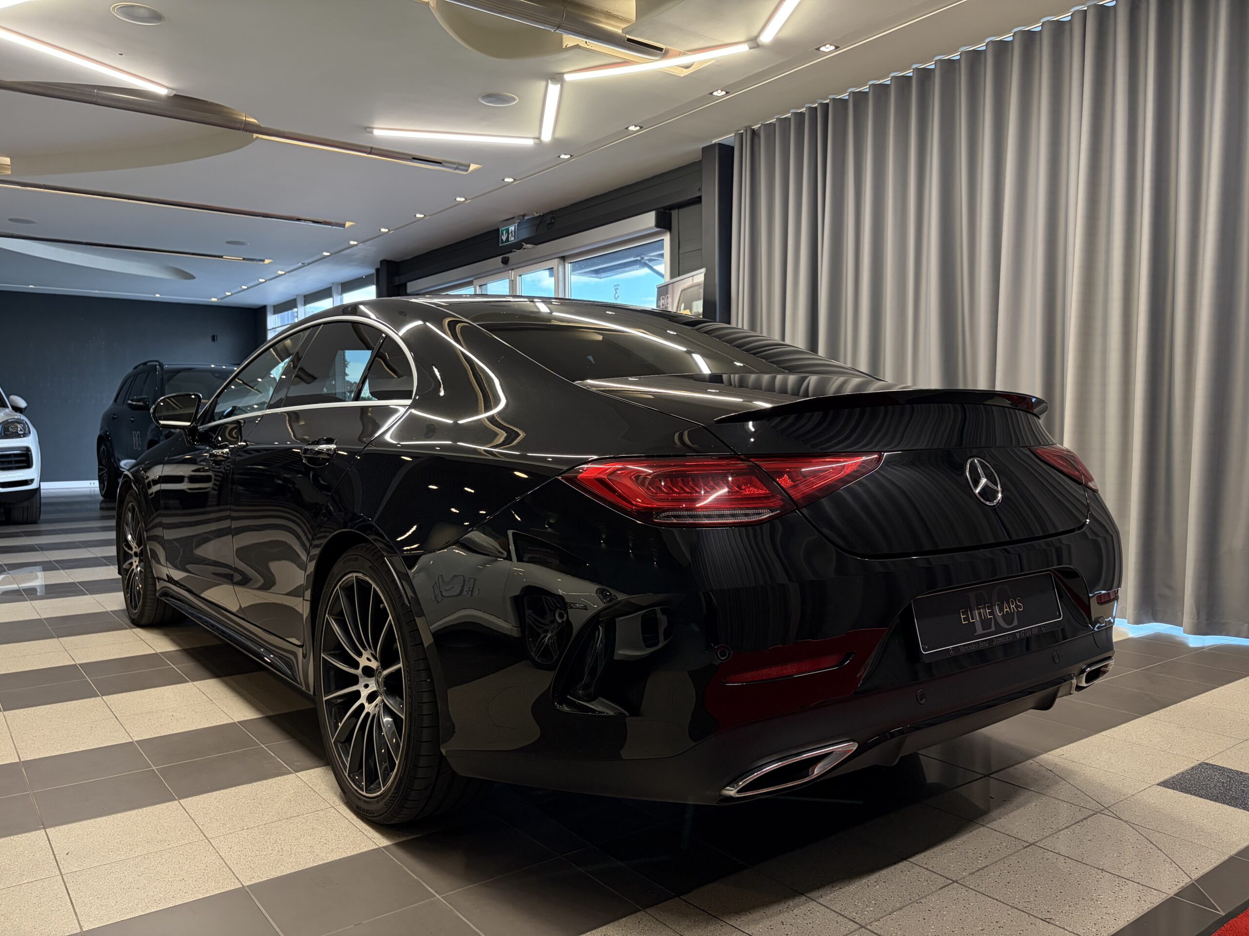 Car image 8
