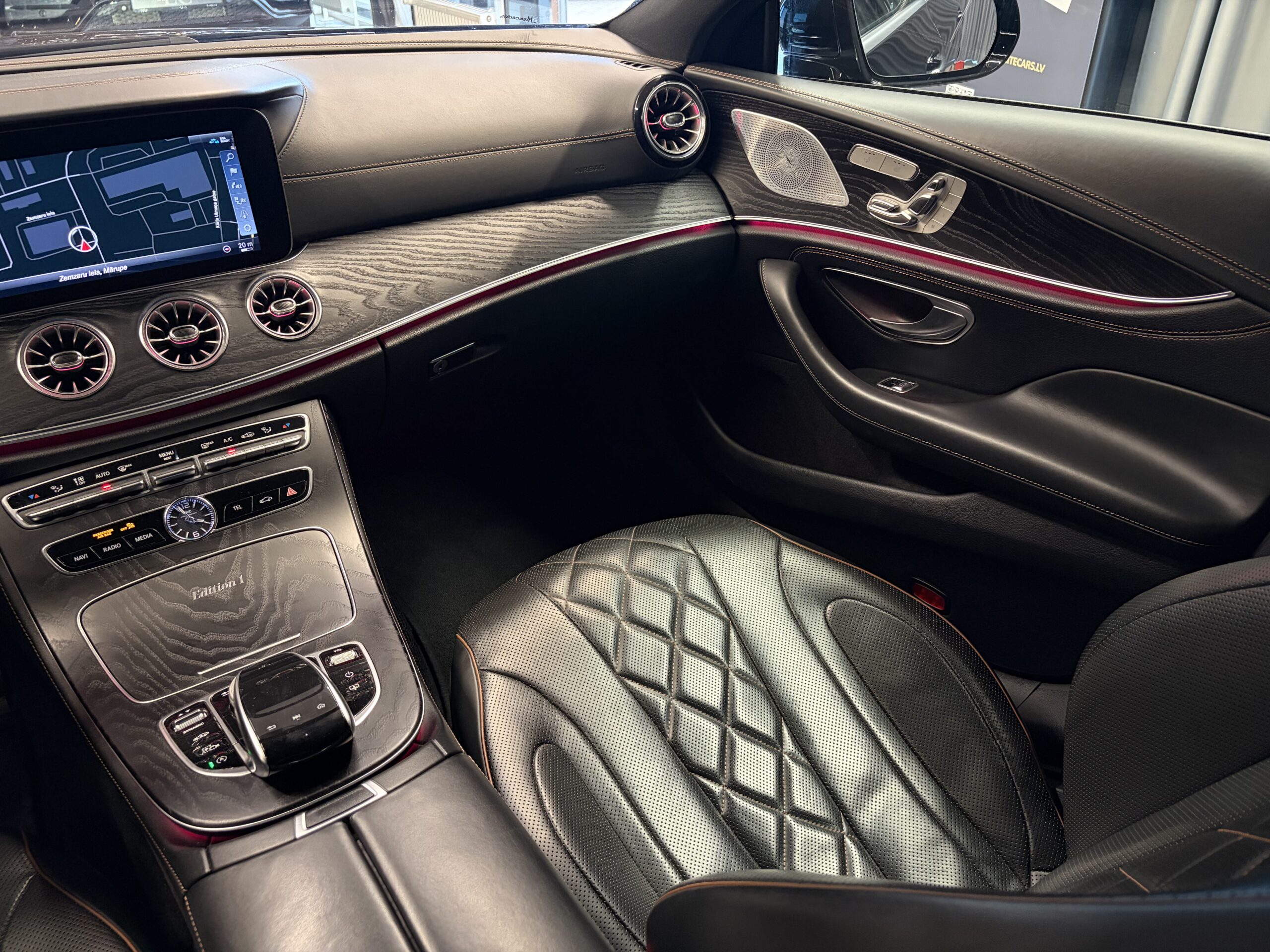 Car image 24