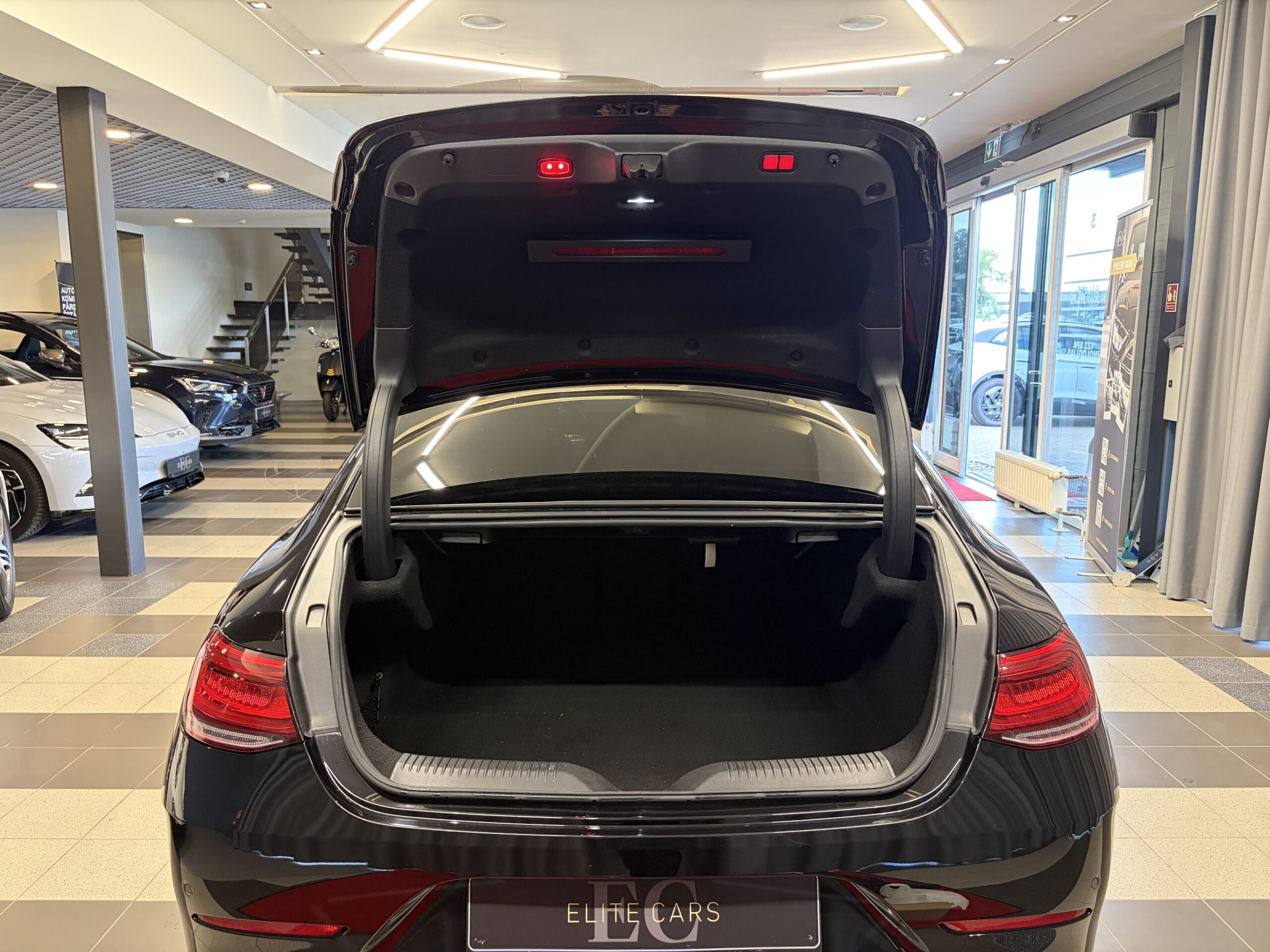 Car image 32