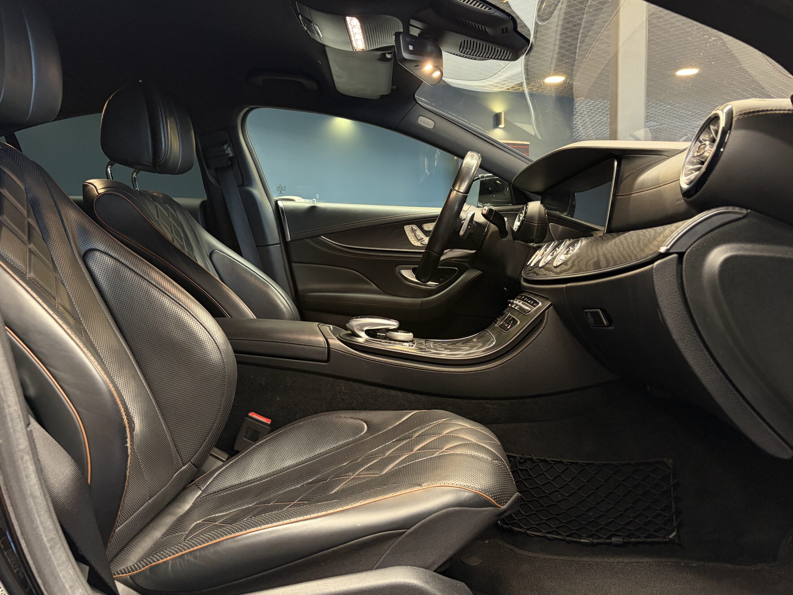 Car image 25
