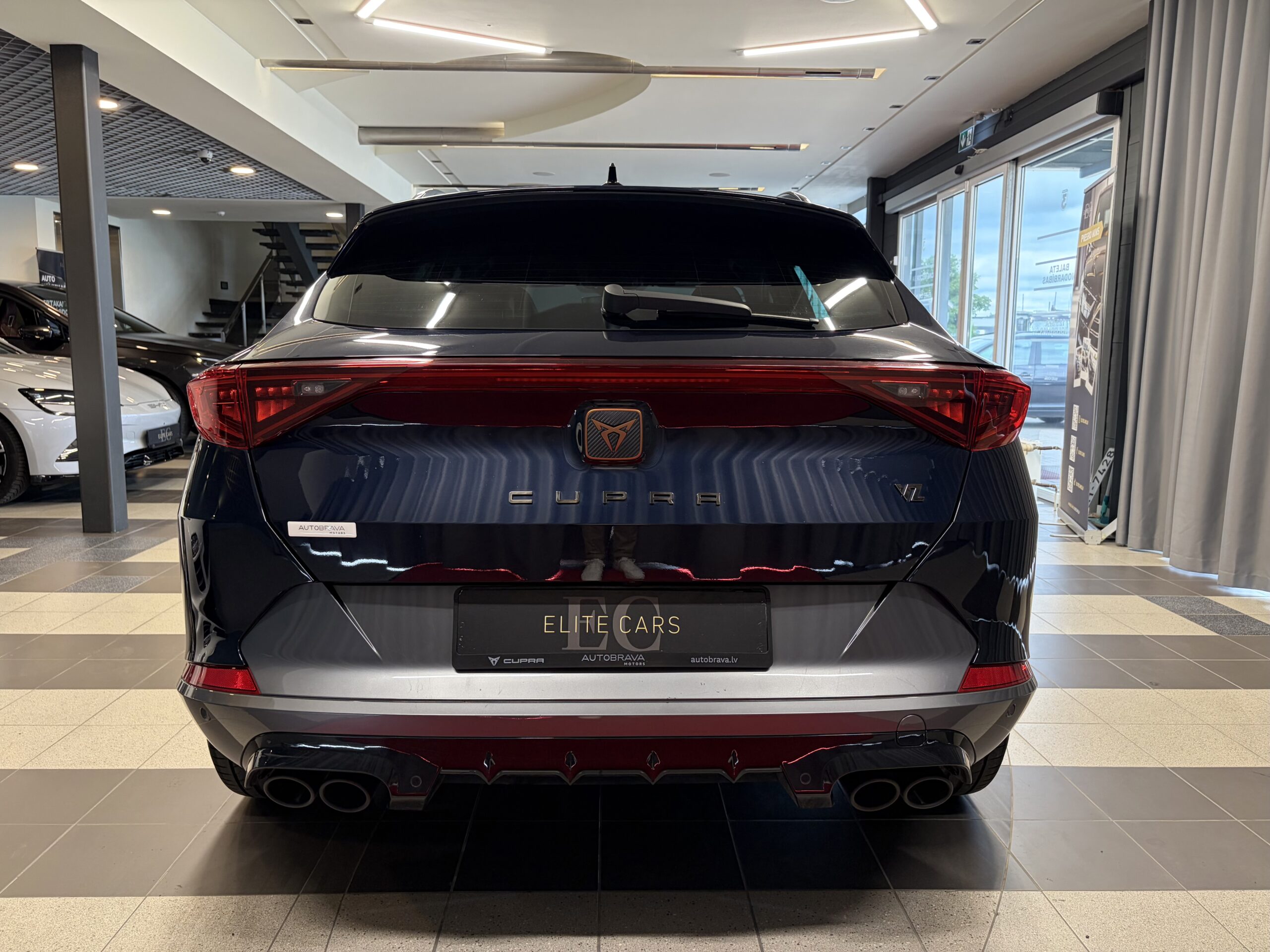 Car image 5