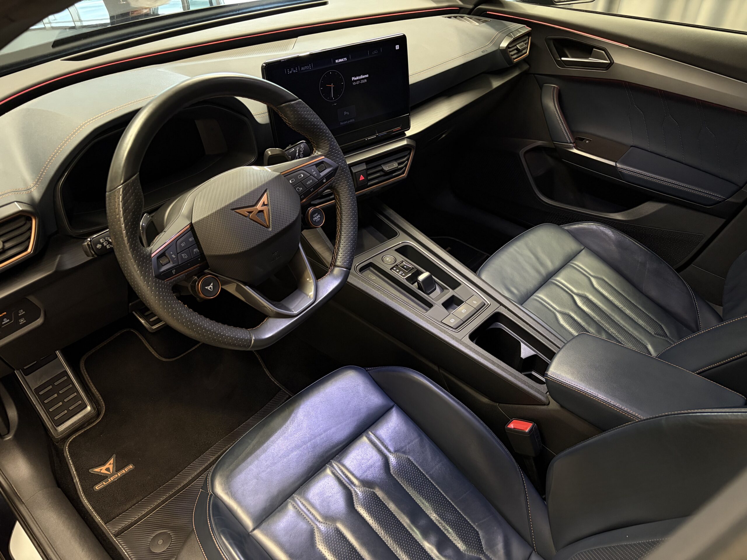 Car image 10