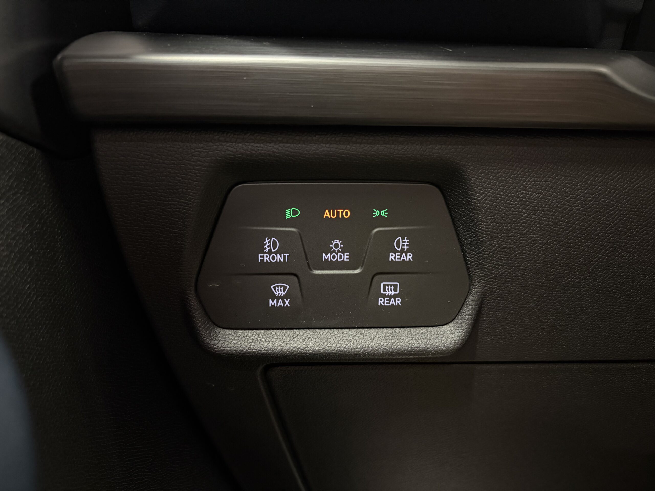 Car image 25