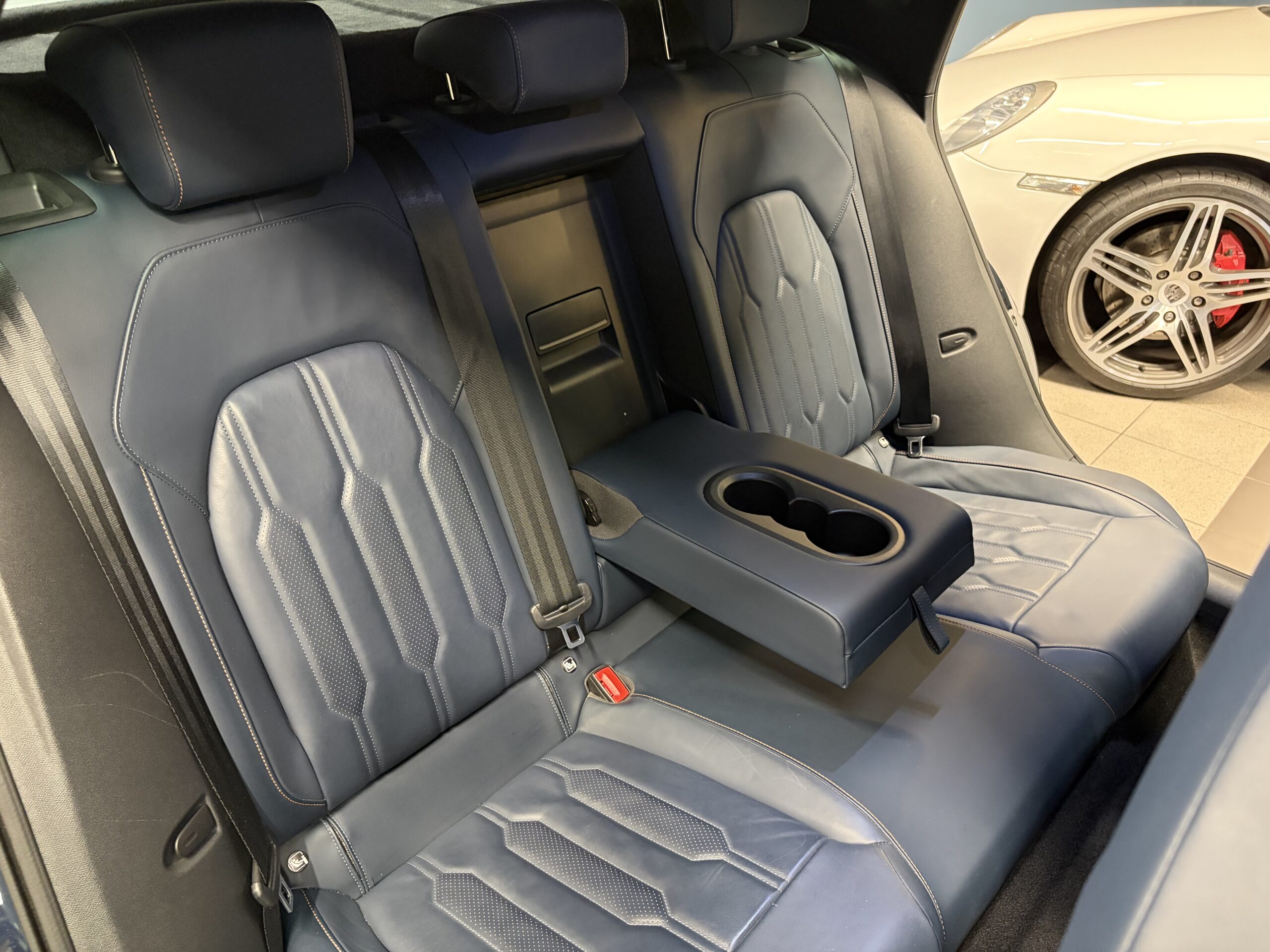 Car image 28