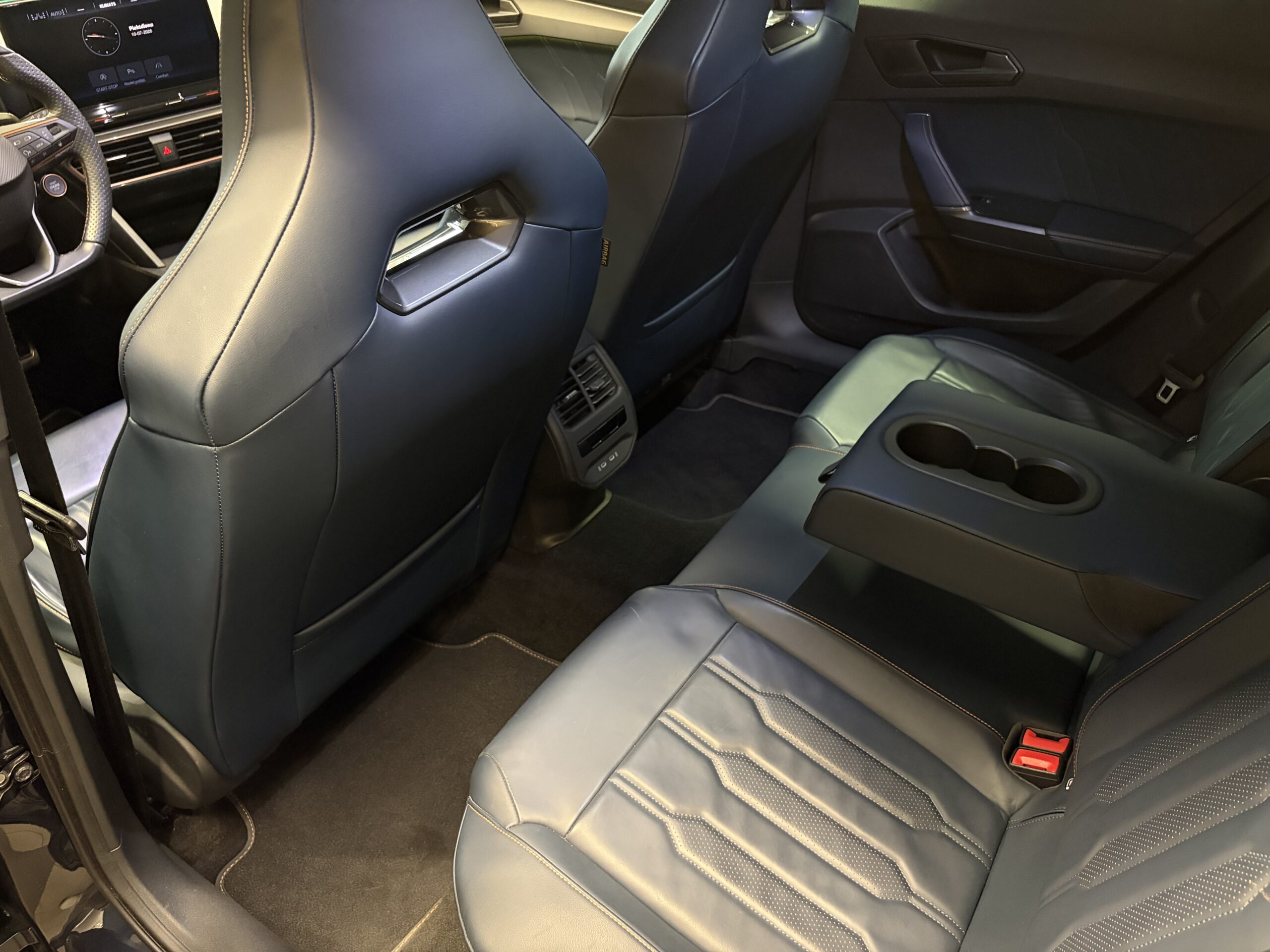 Car image 26