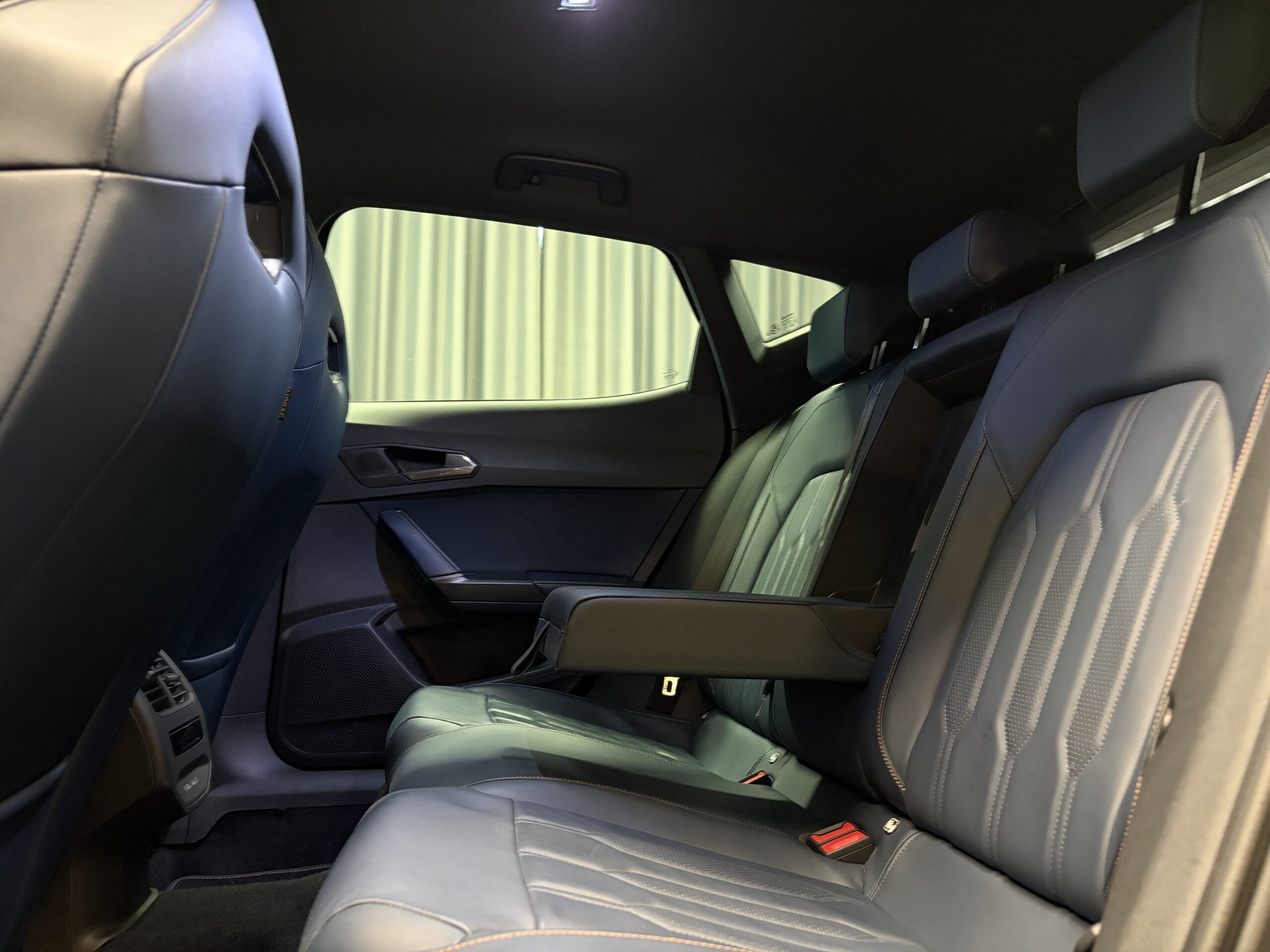 Car image 27