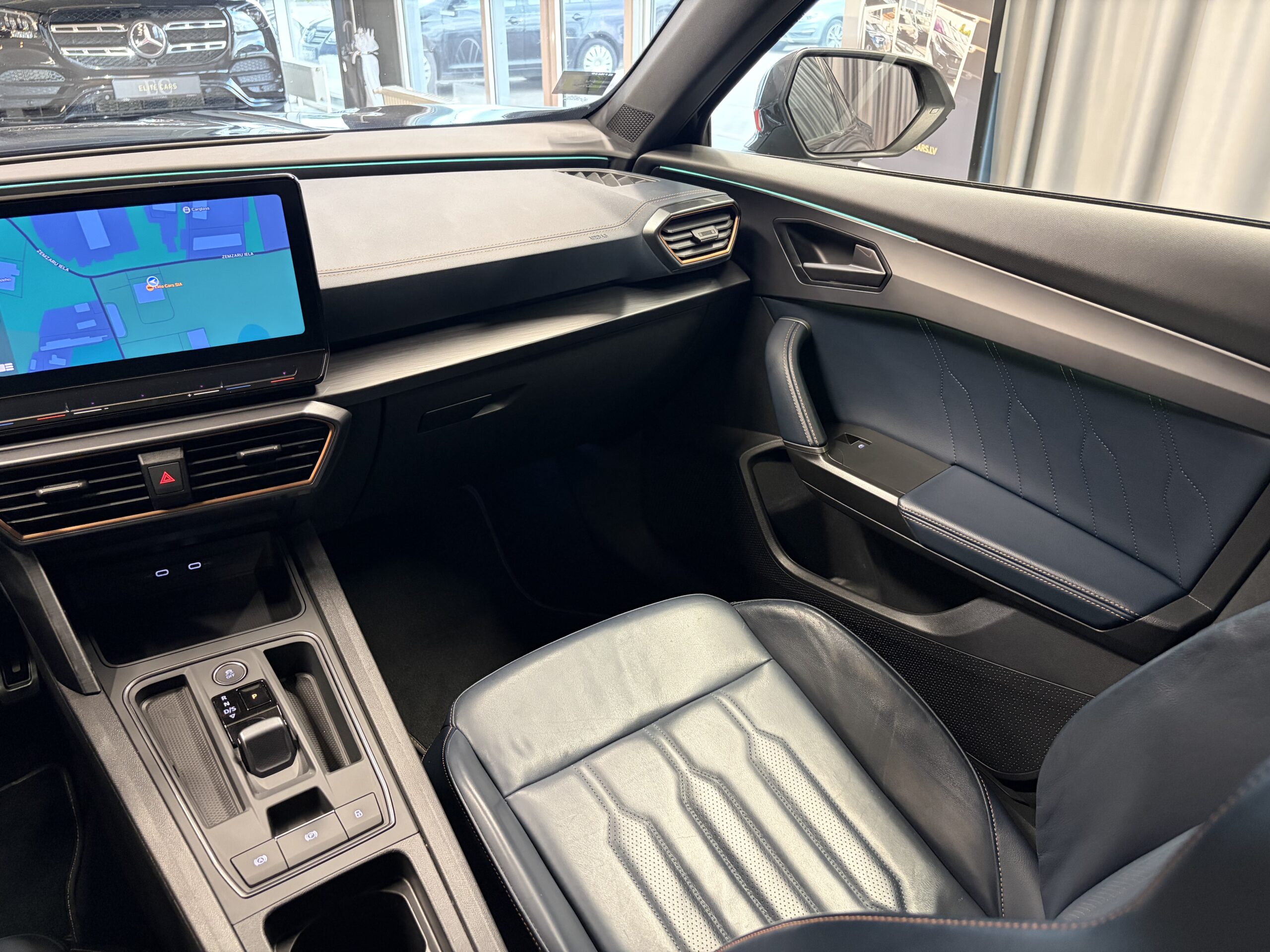 Car image 14