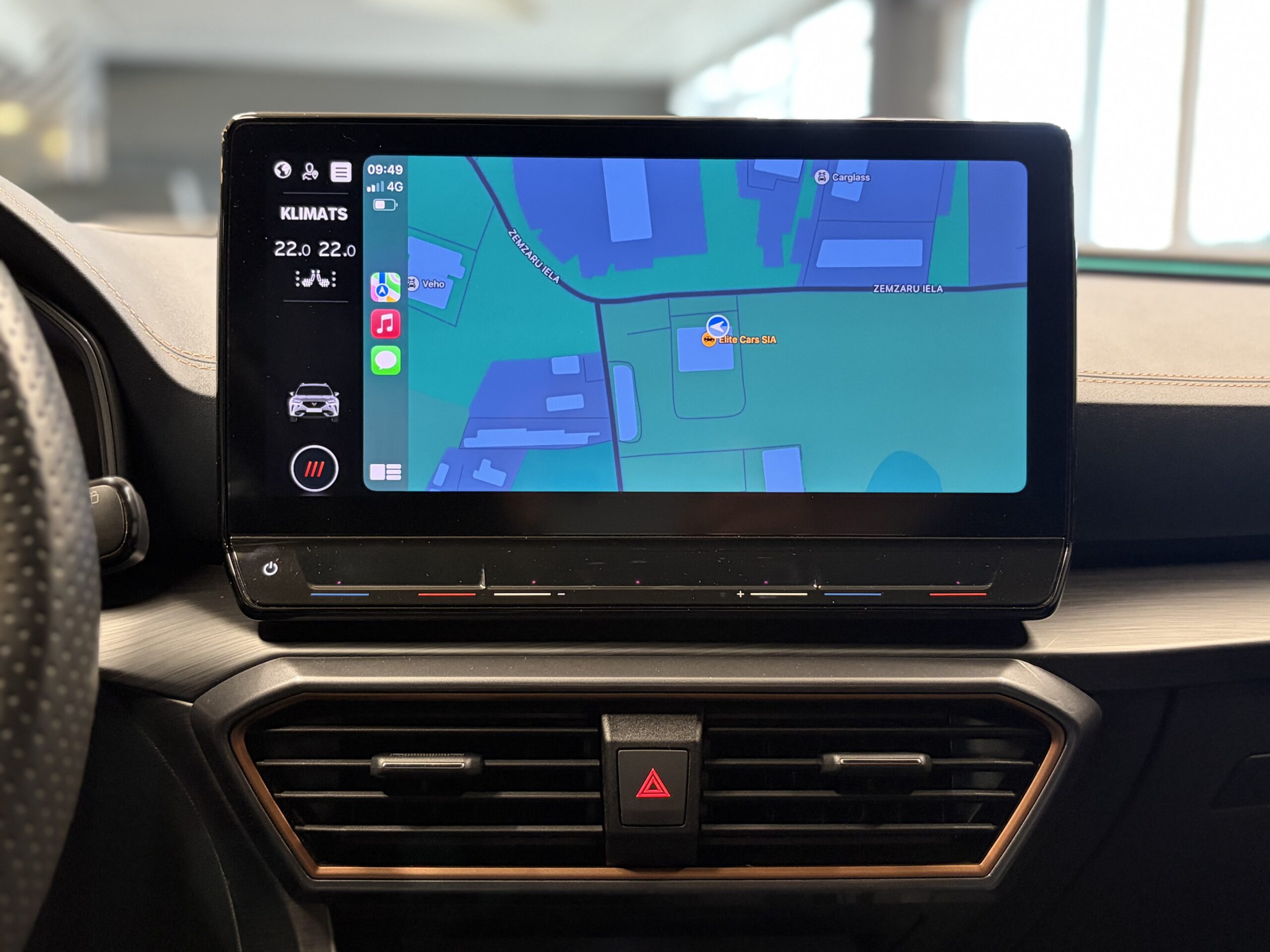 Car image 19
