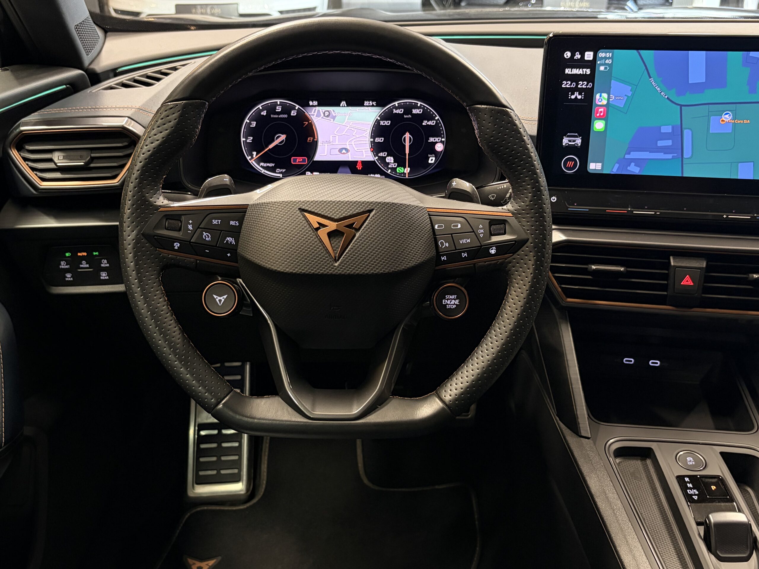 Car image 12