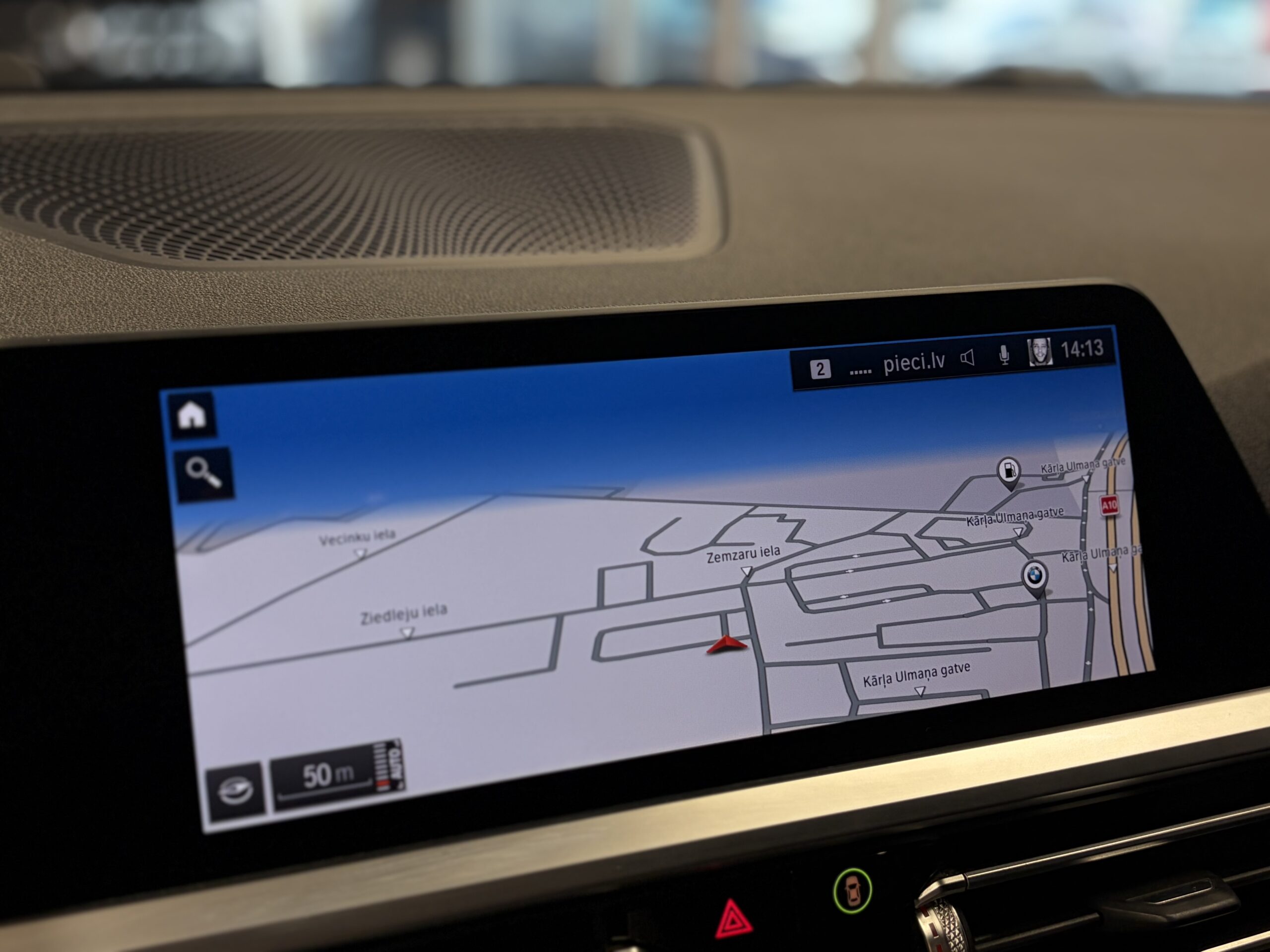 Car image 19