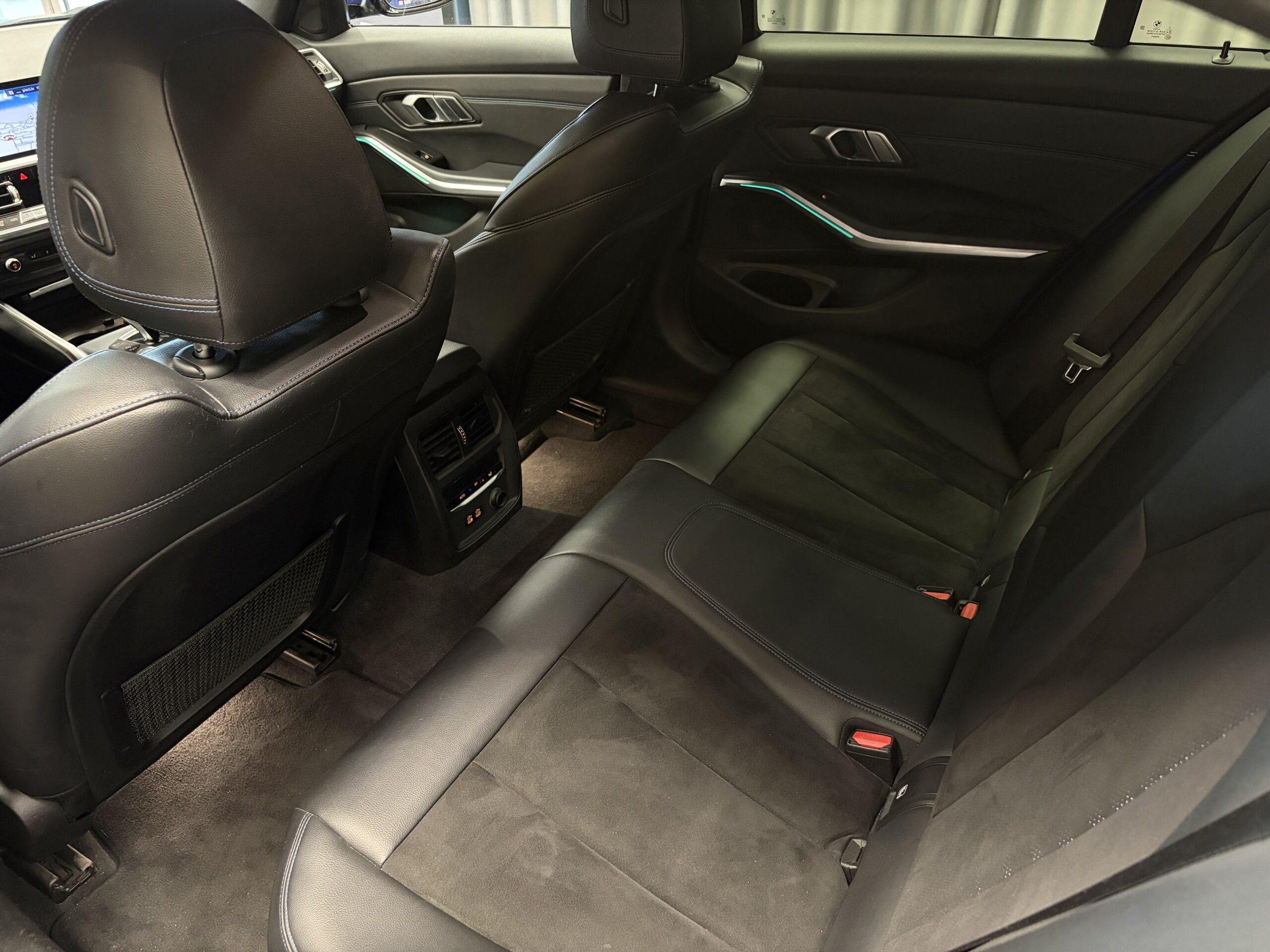 Car image 28