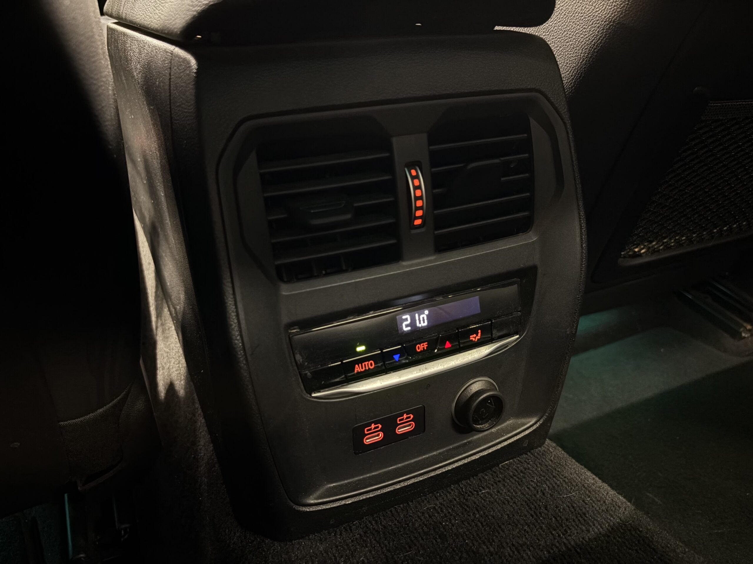 Car image 29