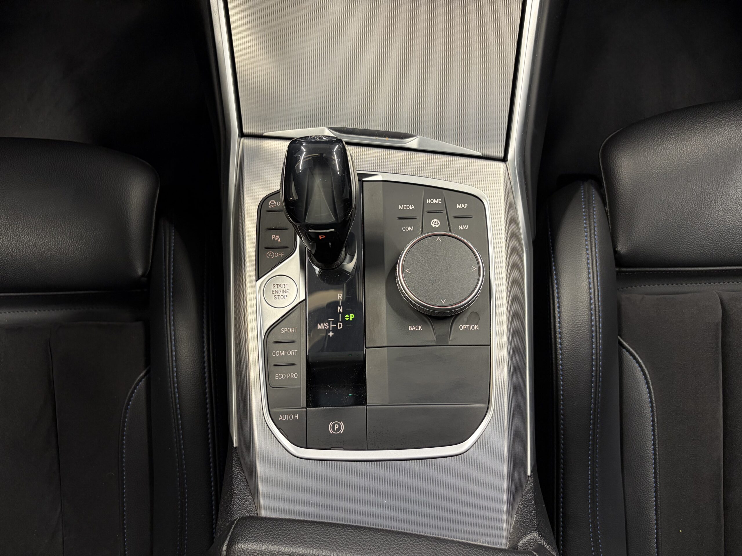 Car image 26