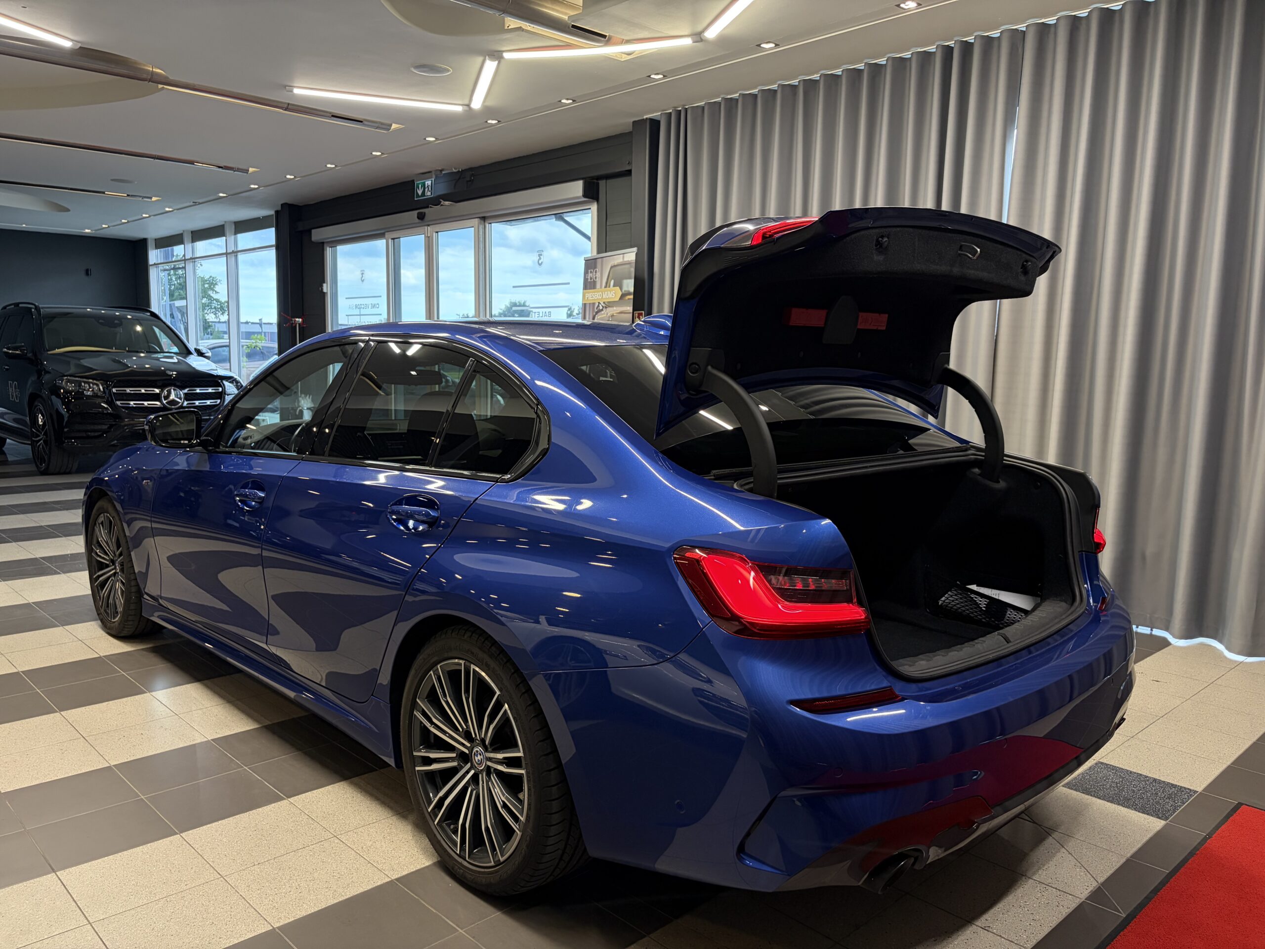 Car image 8