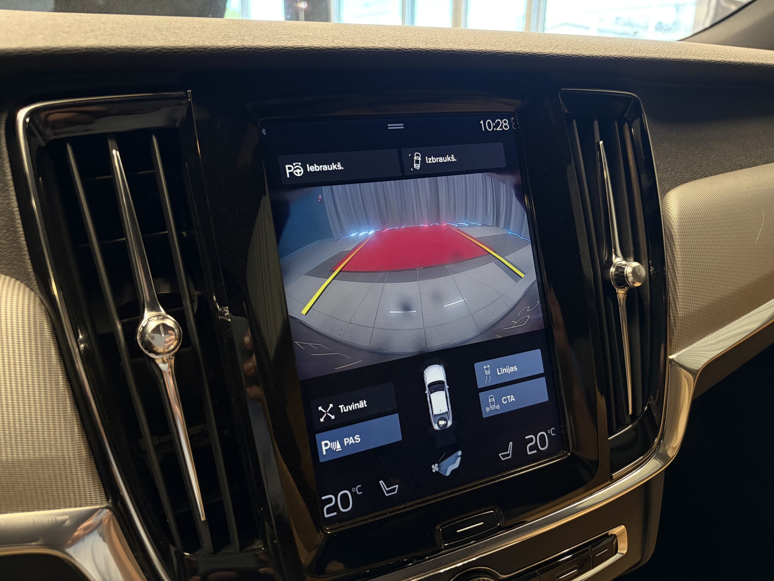 Car image 32