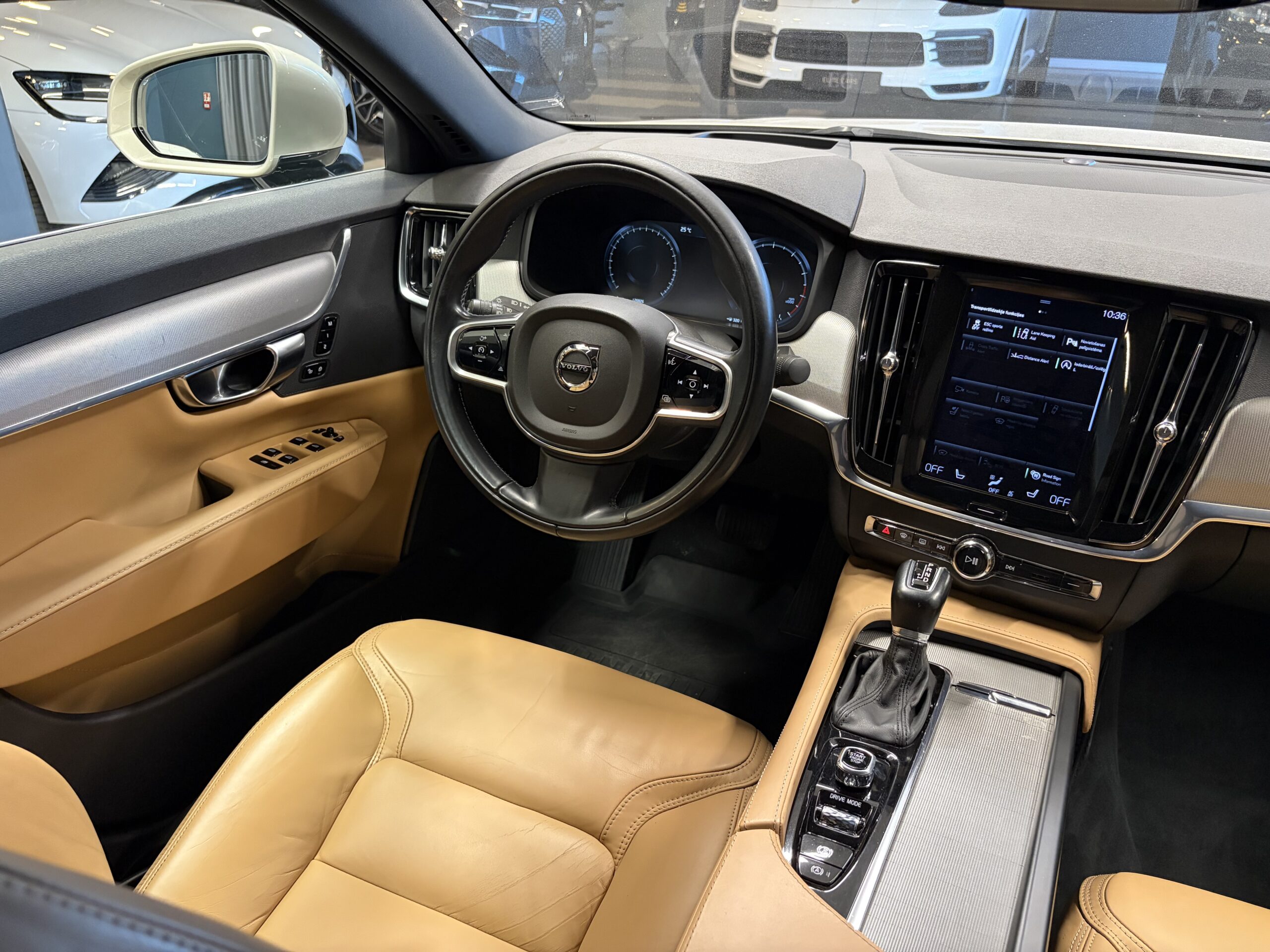 Car image 17