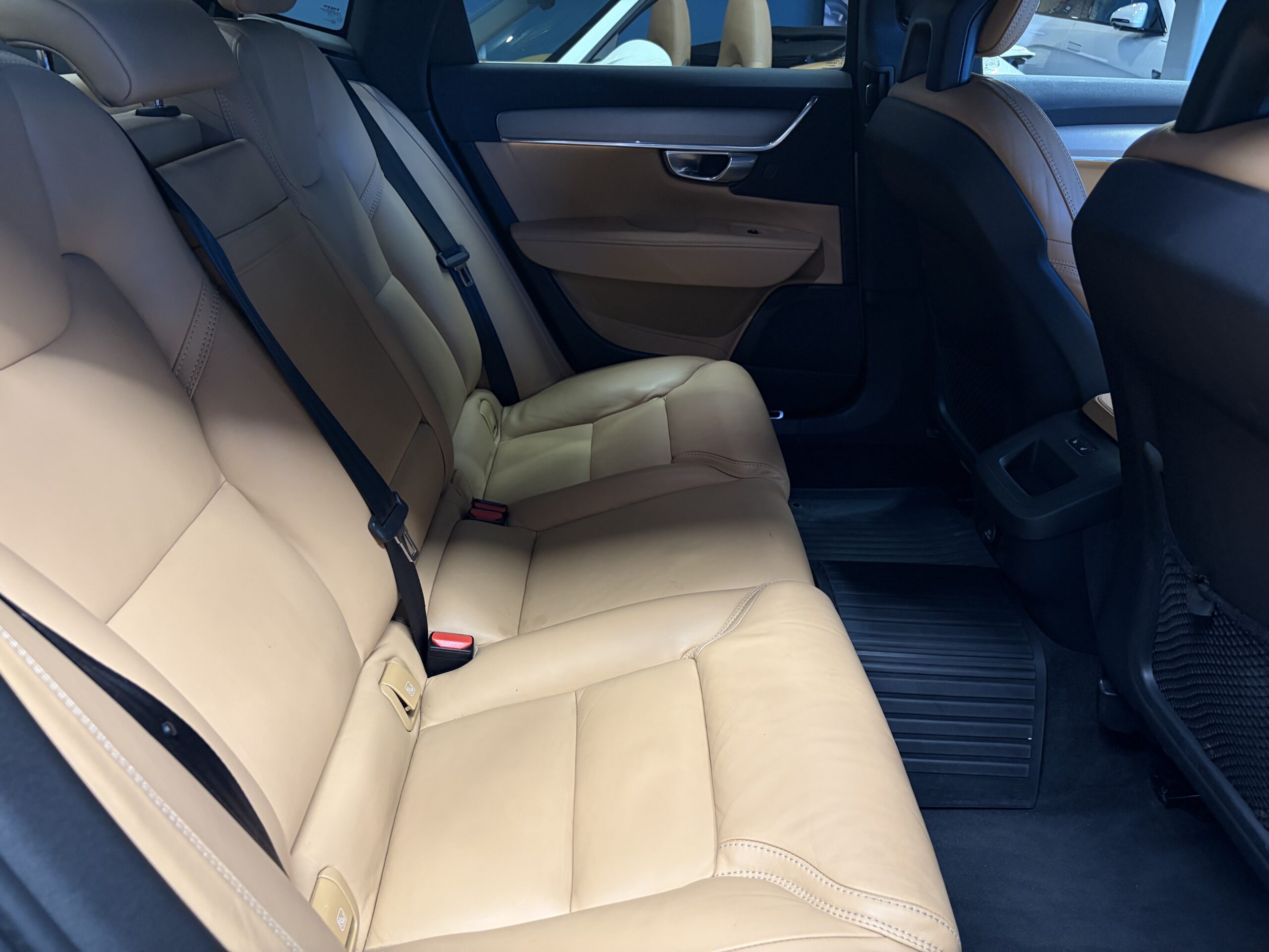 Car image 26