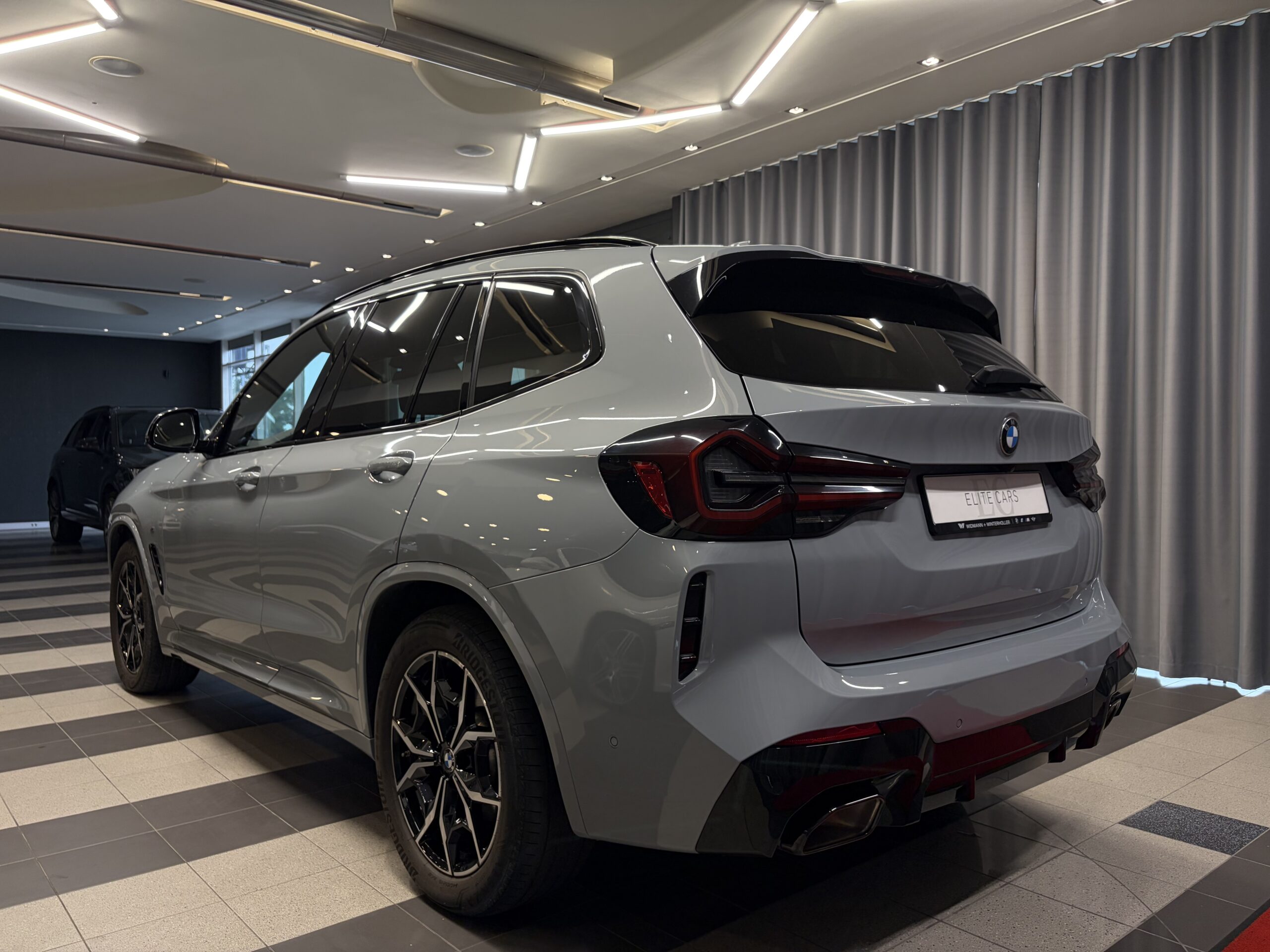 Car image 7
