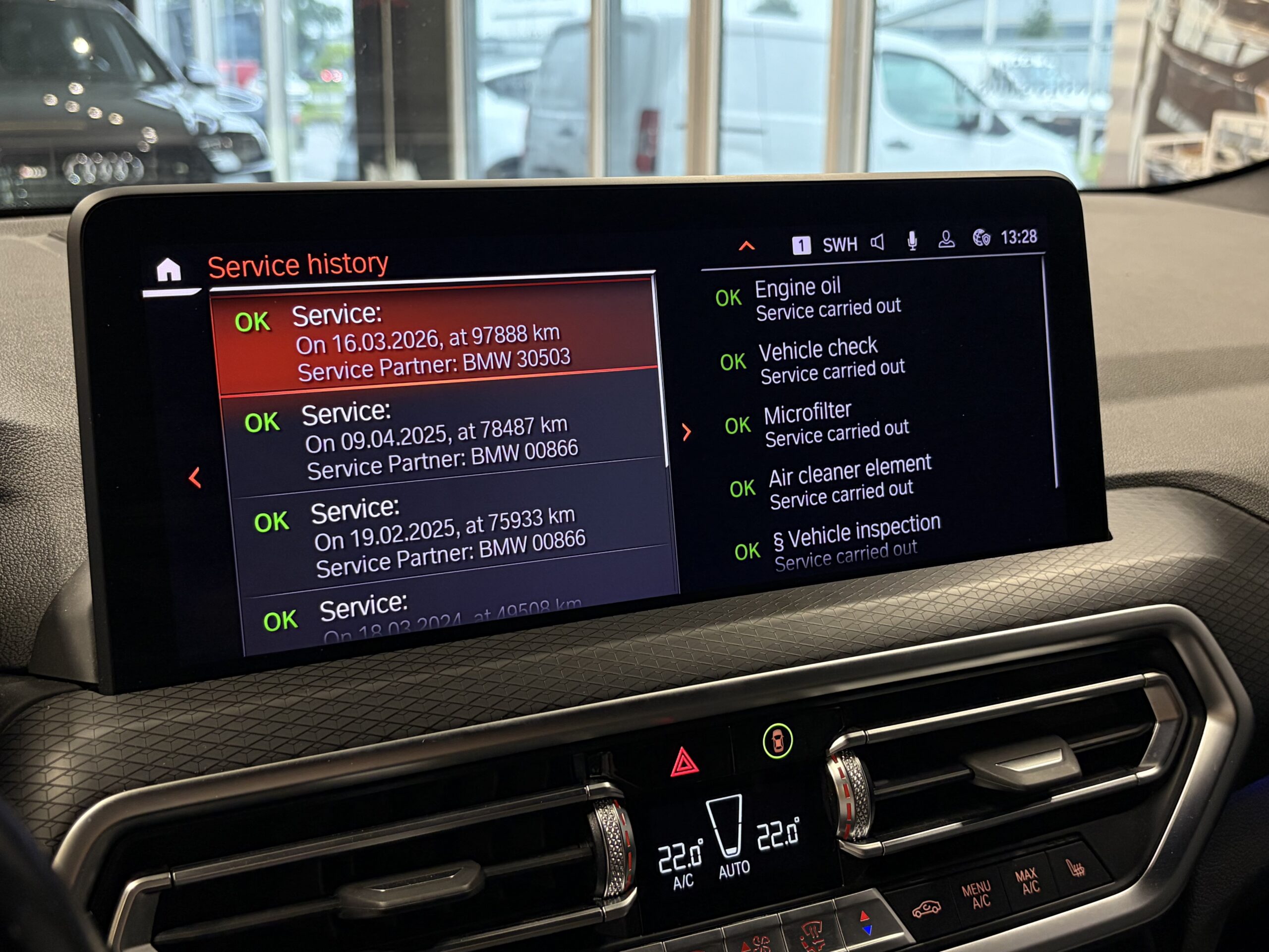 Car image 13