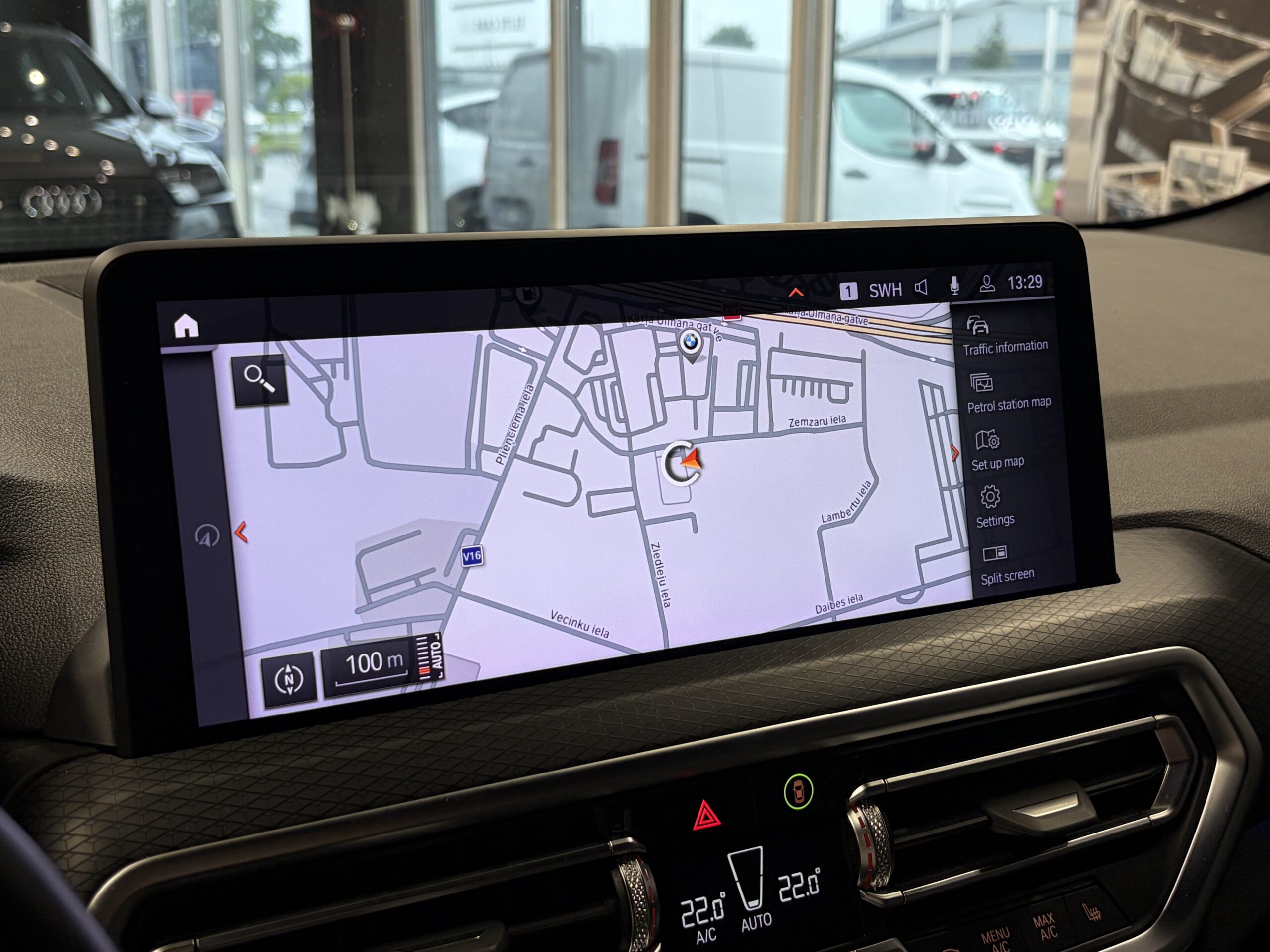 Car image 15