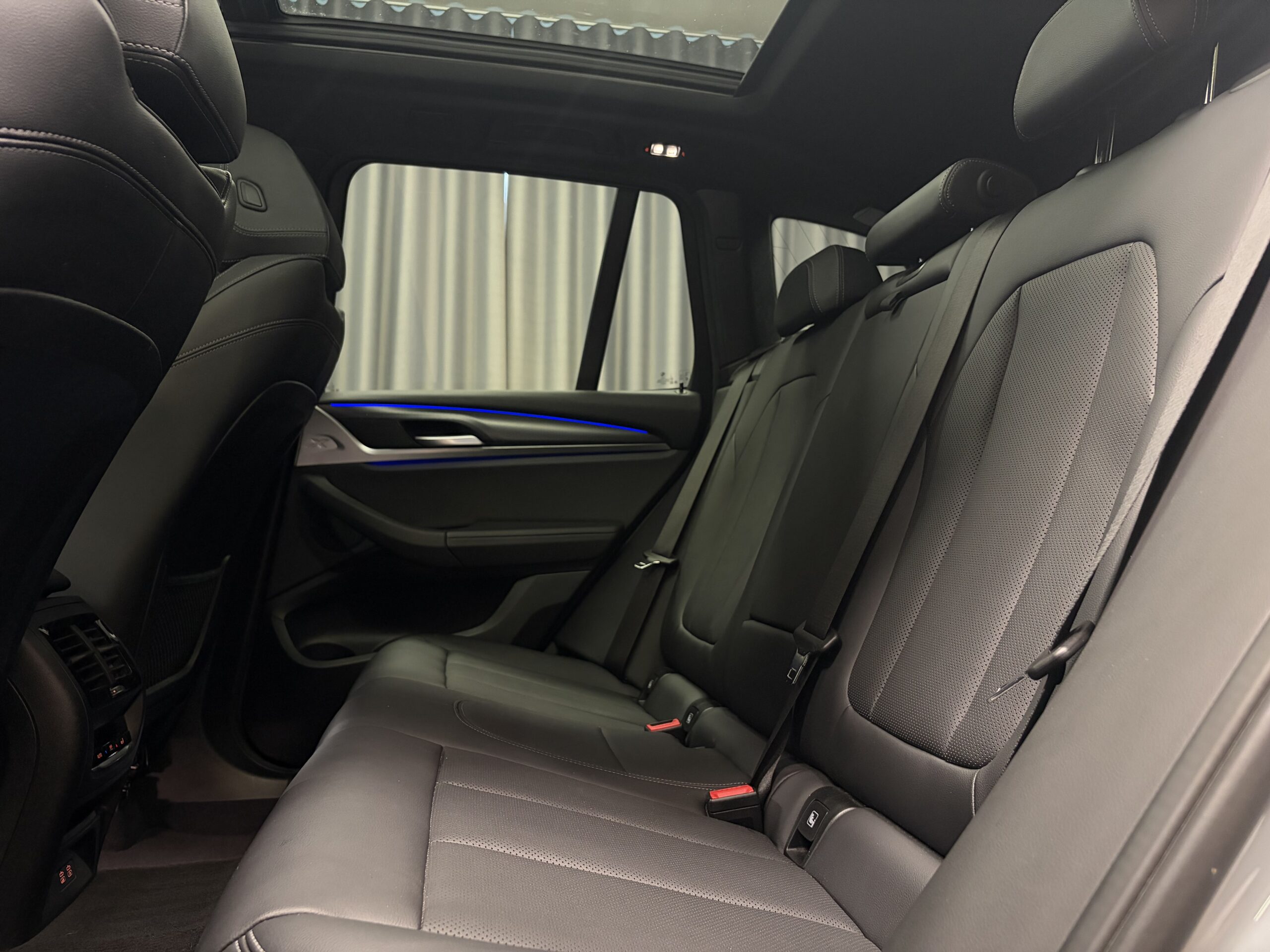 Car image 25