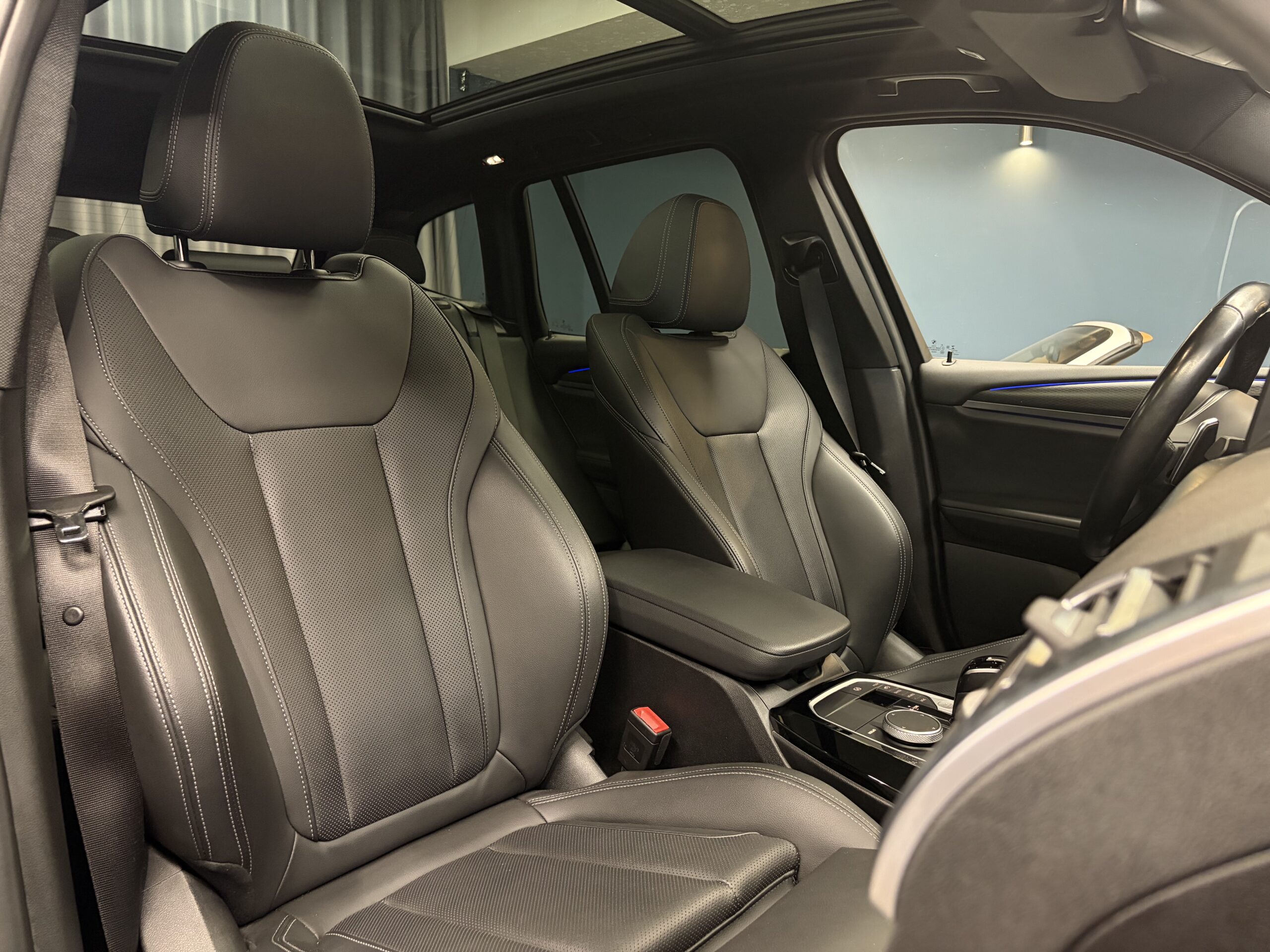 Car image 32