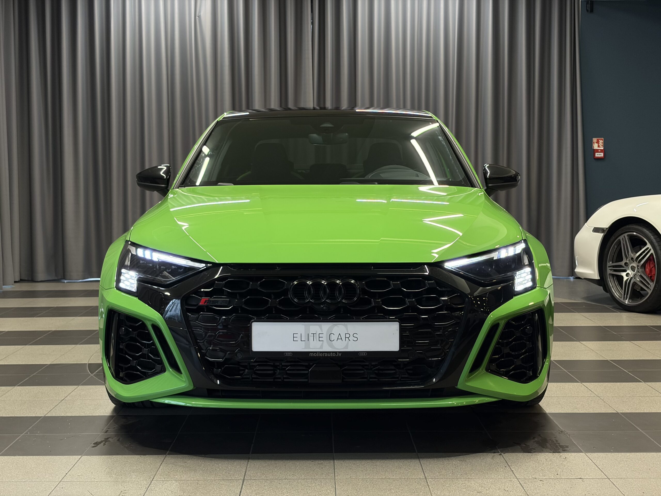 Car image 2