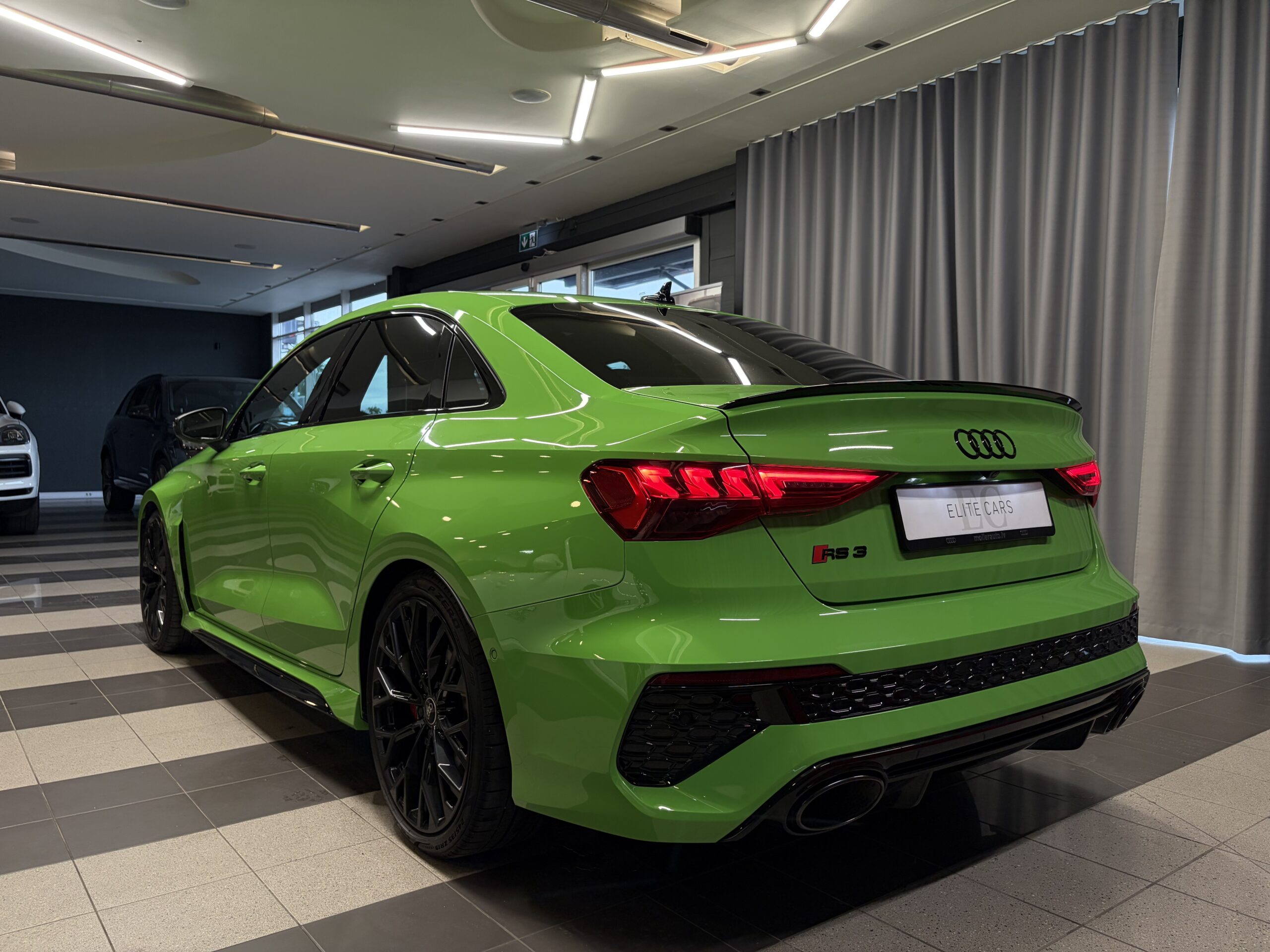 Car image 7