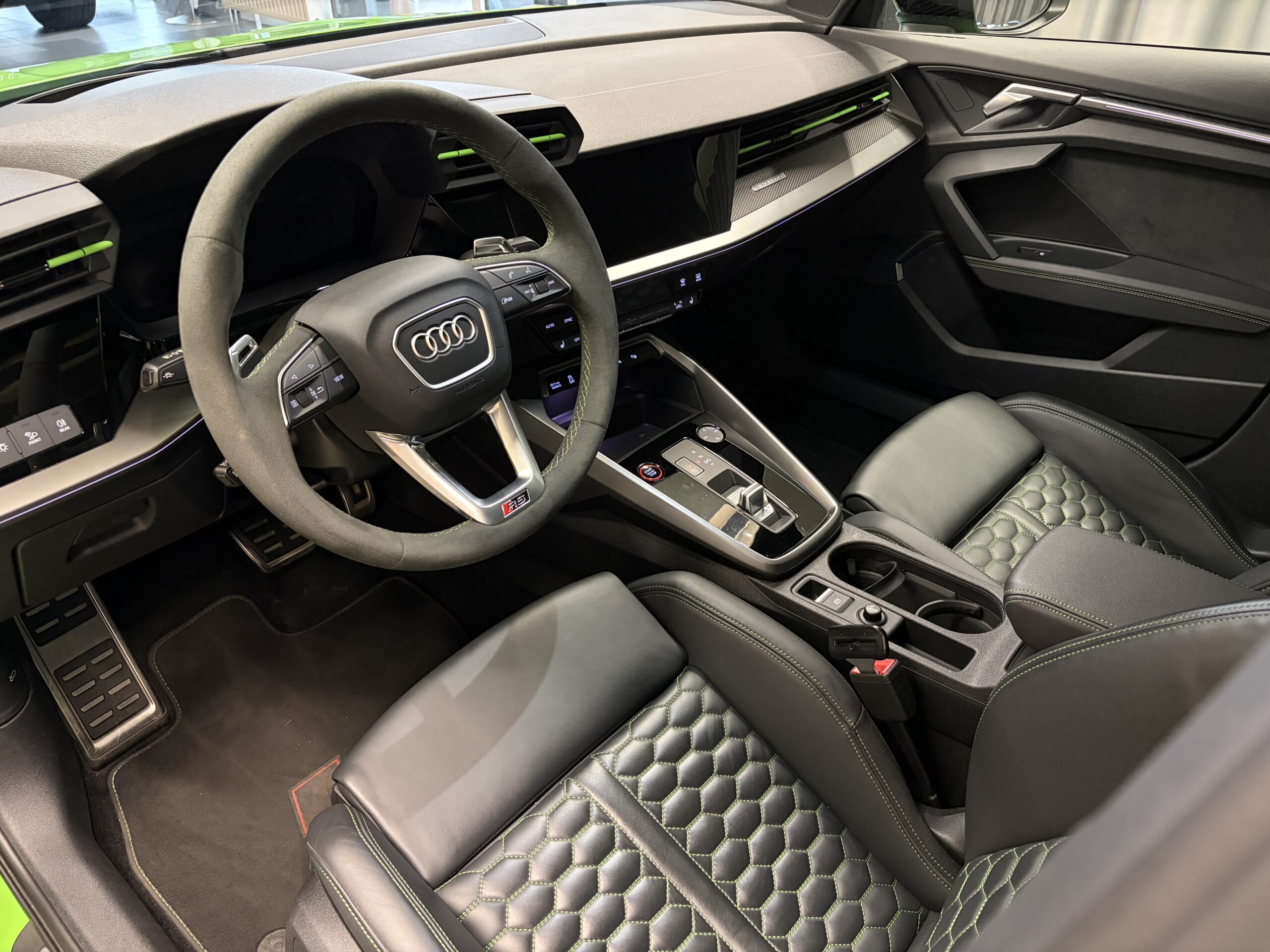 Car image 9