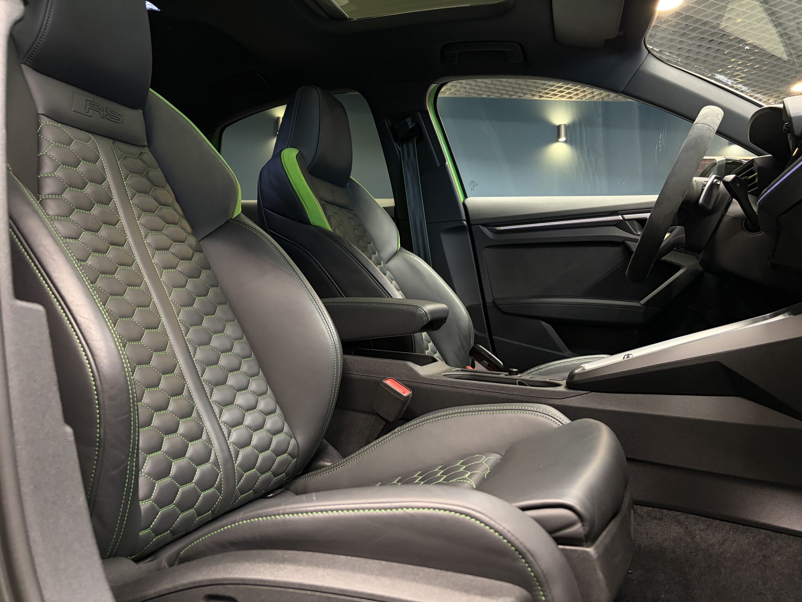 Car image 28