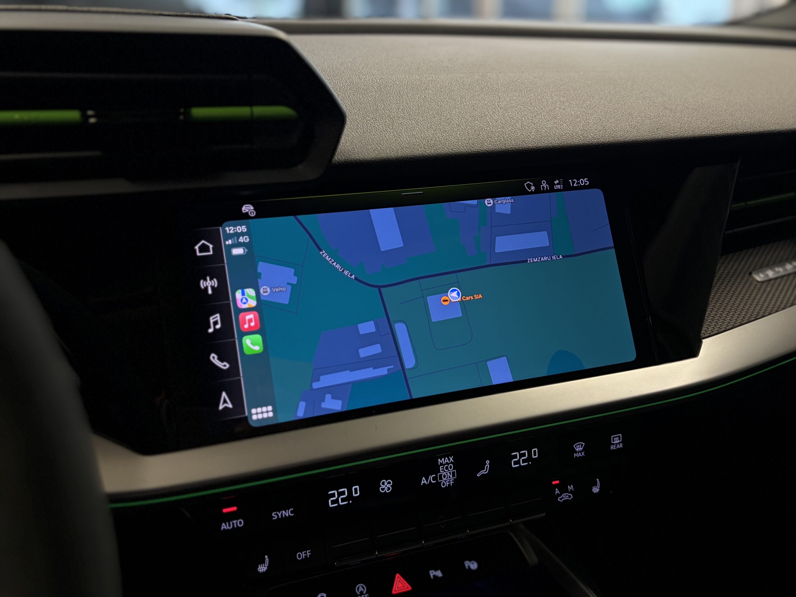 Car image 15