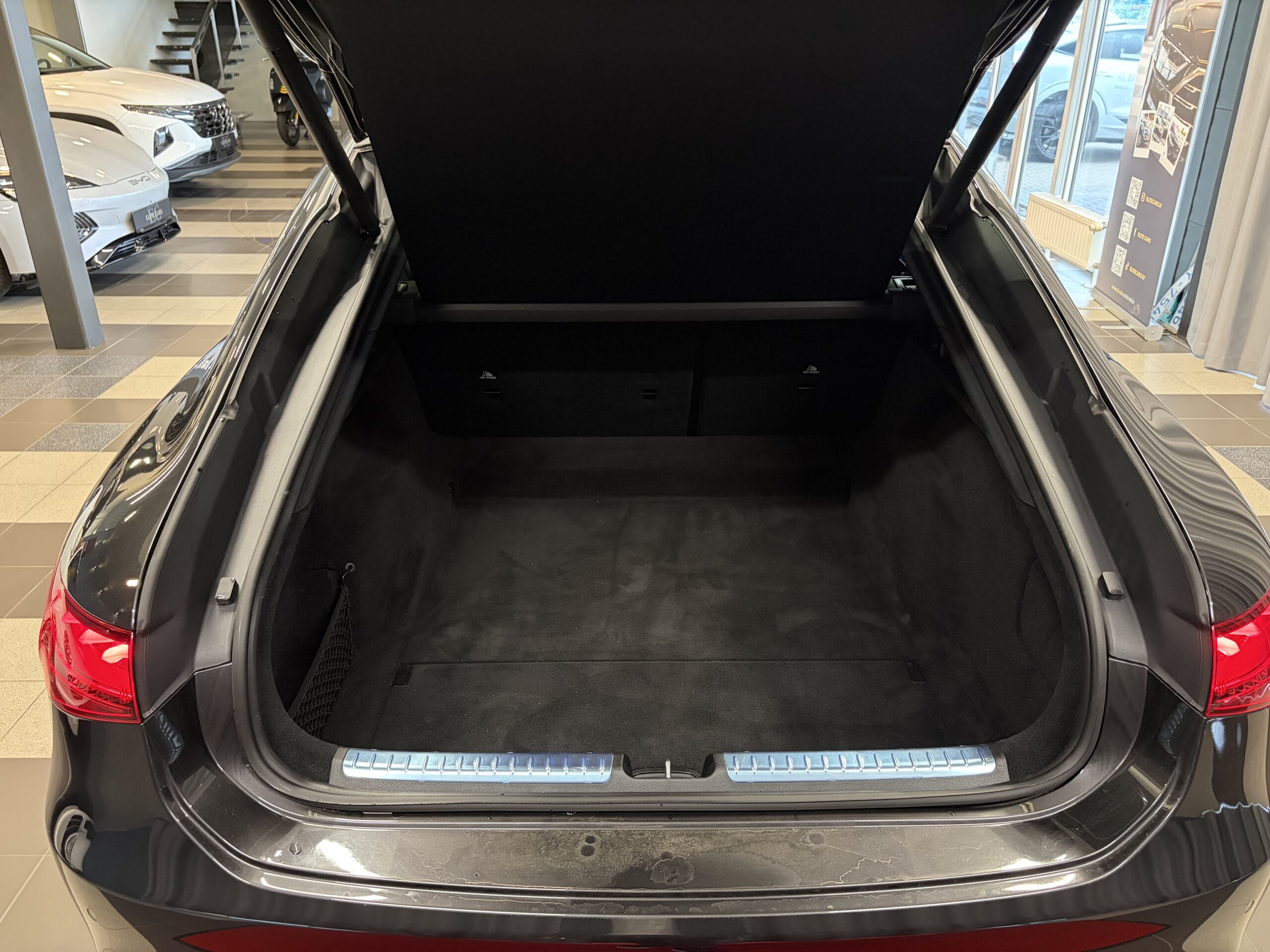 Car image 29