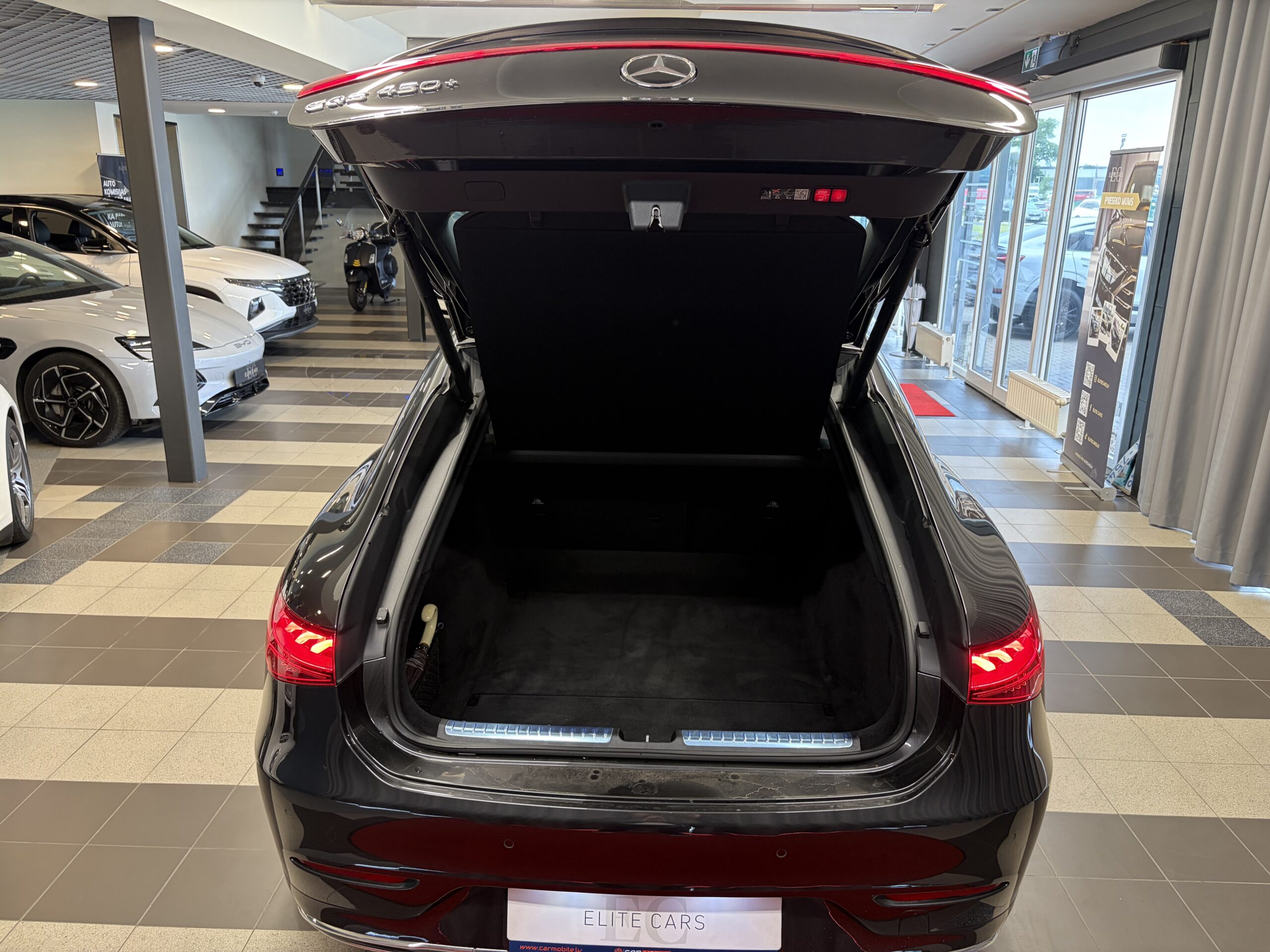 Car image 30