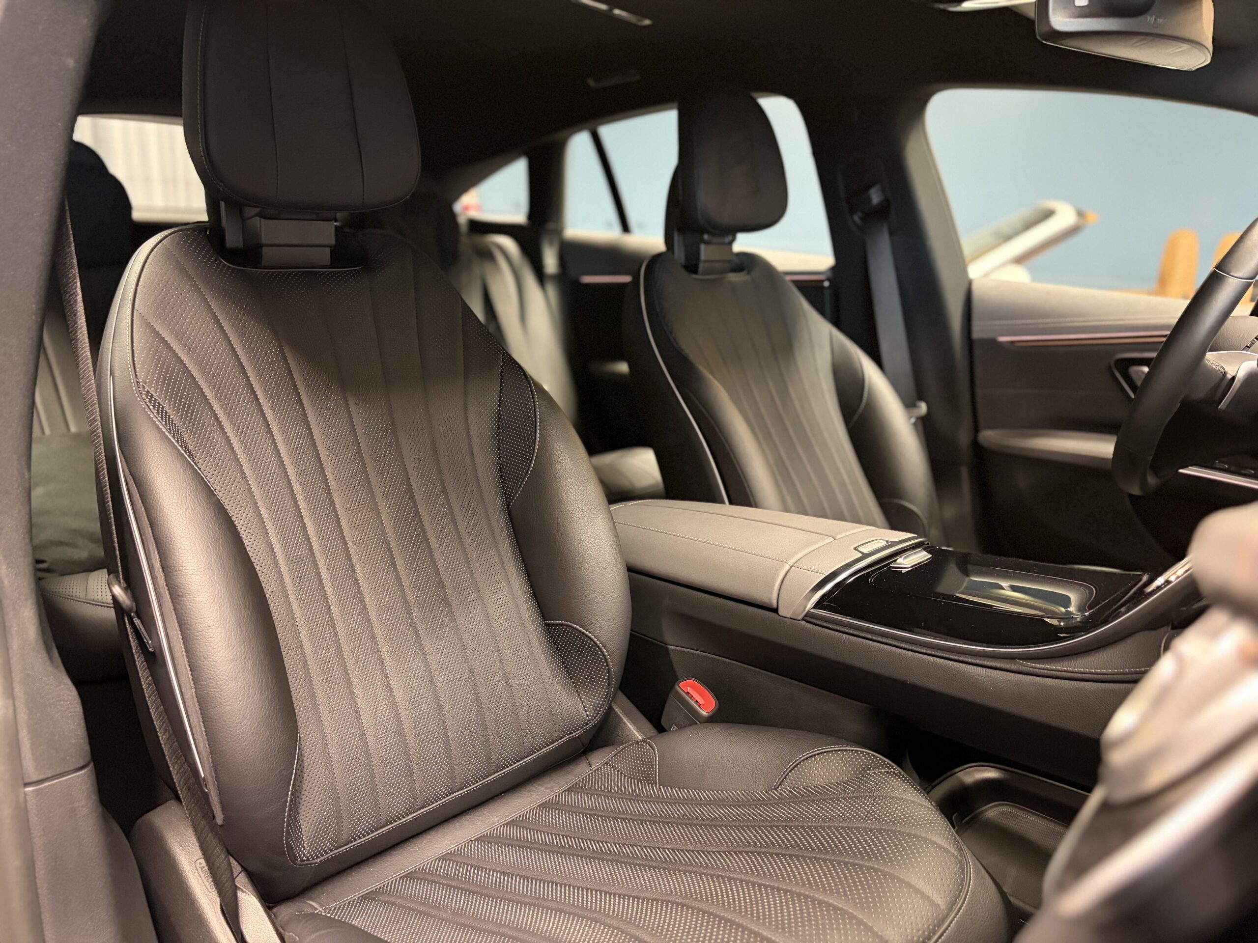 Car image 32