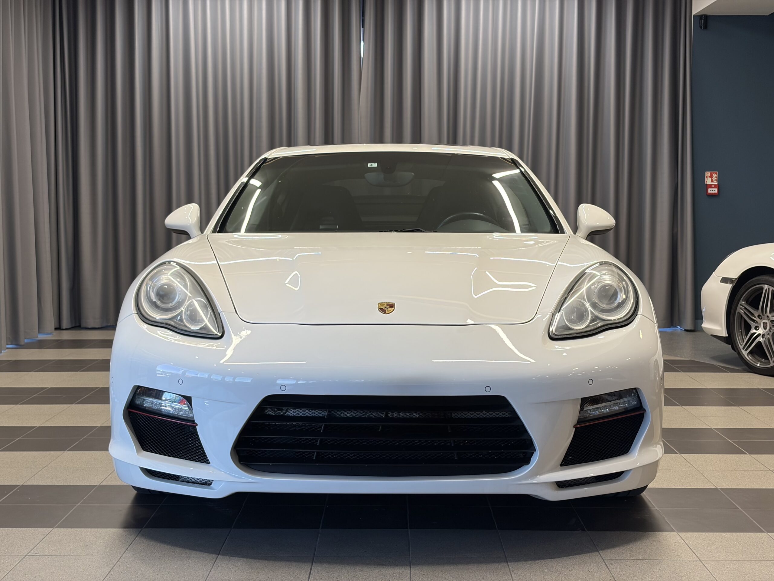 Car image 2