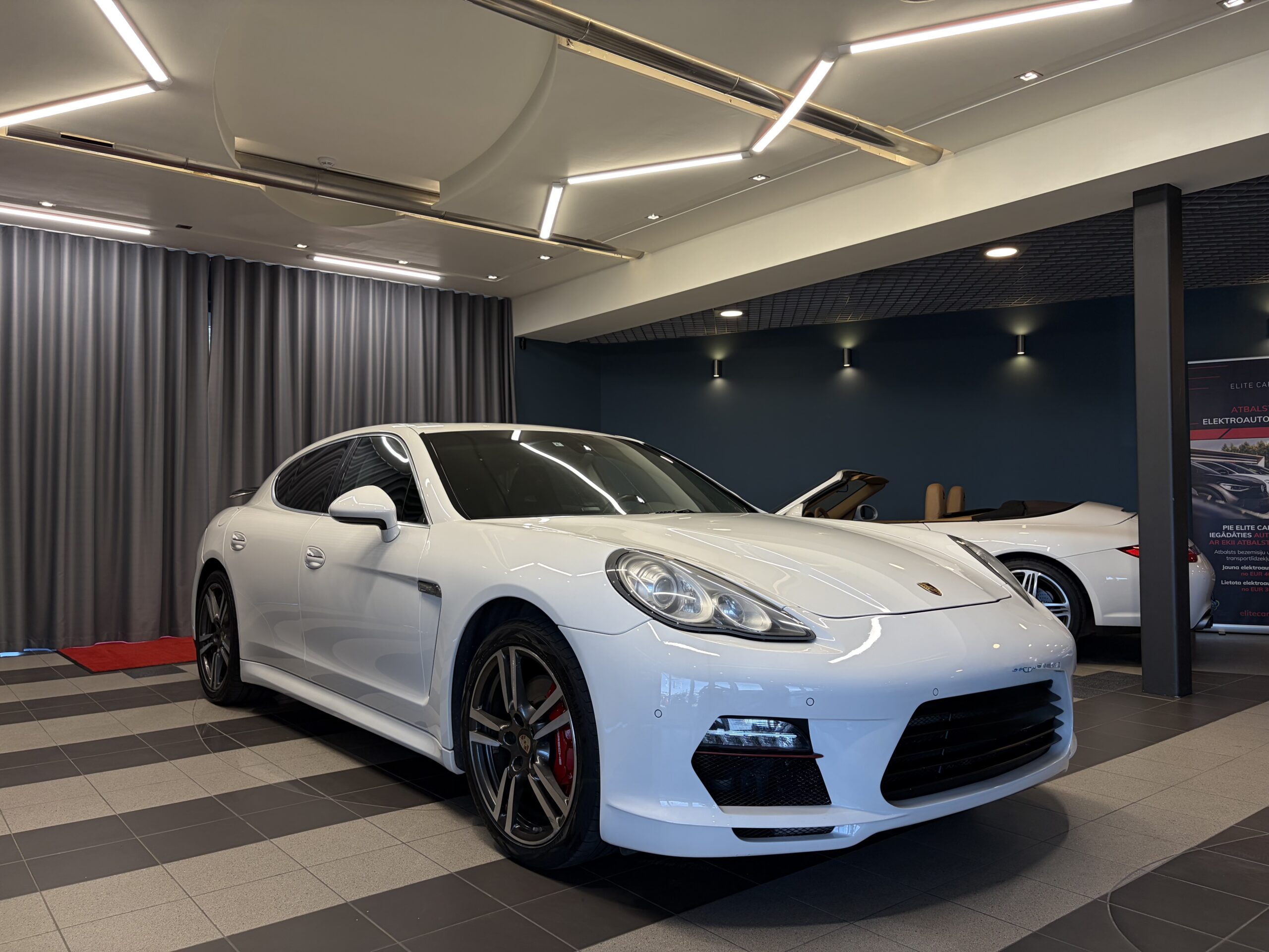 Car image 3