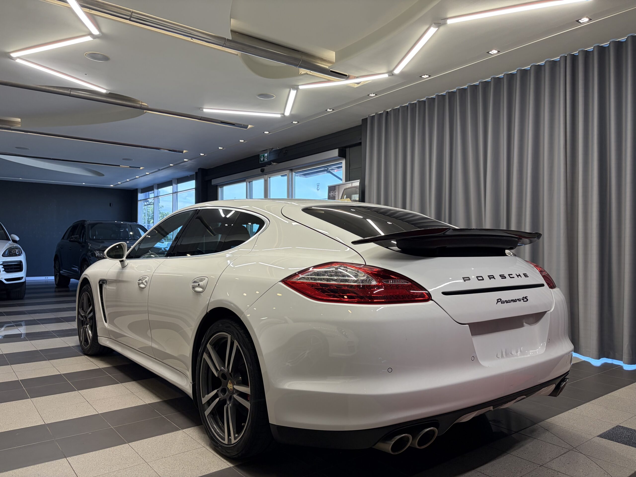 Car image 7