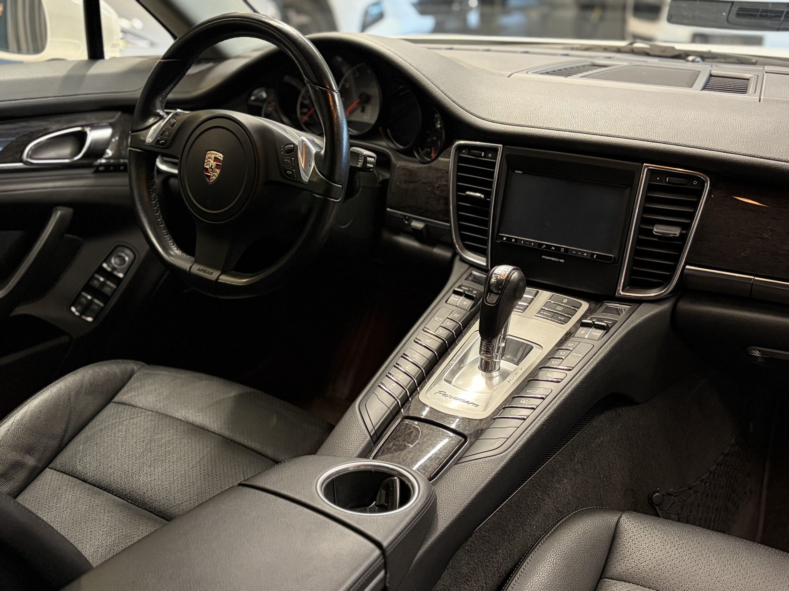Car image 24