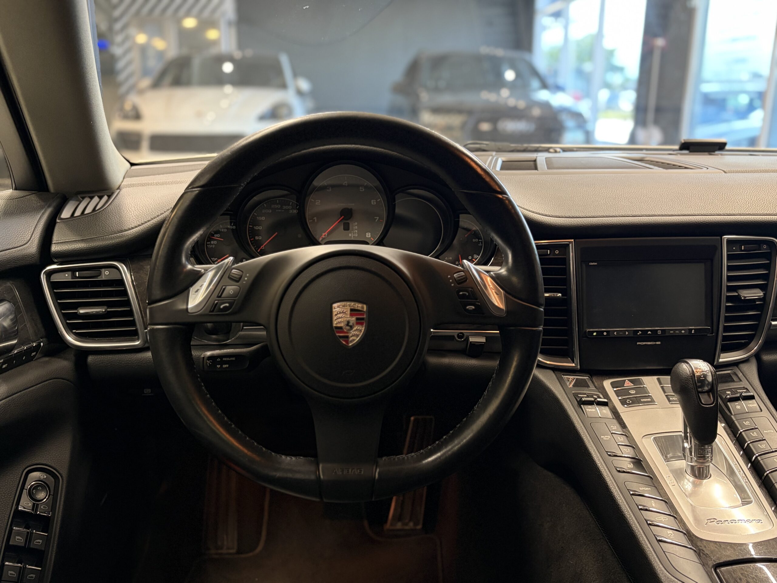 Car image 15