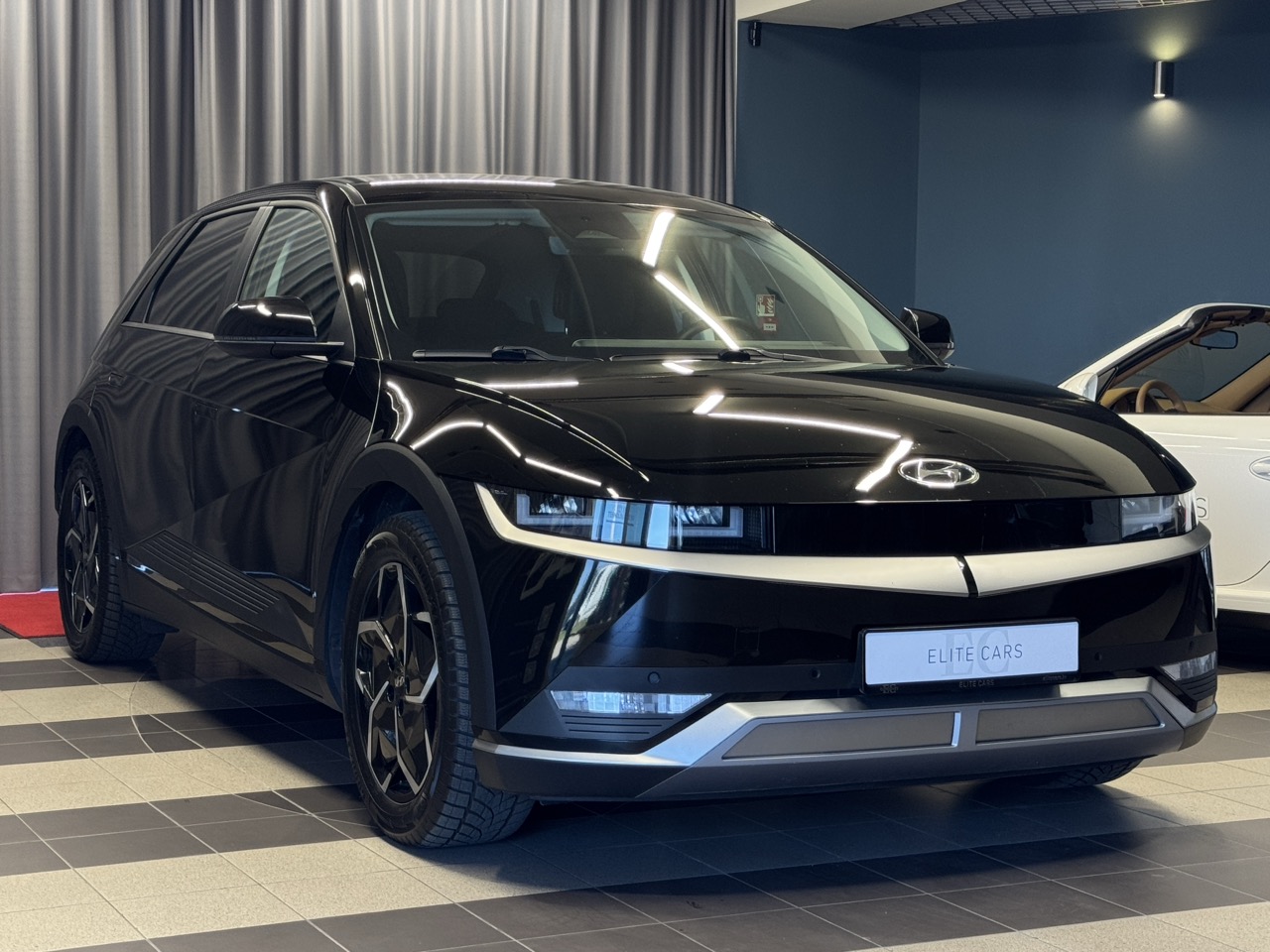 Car image 2