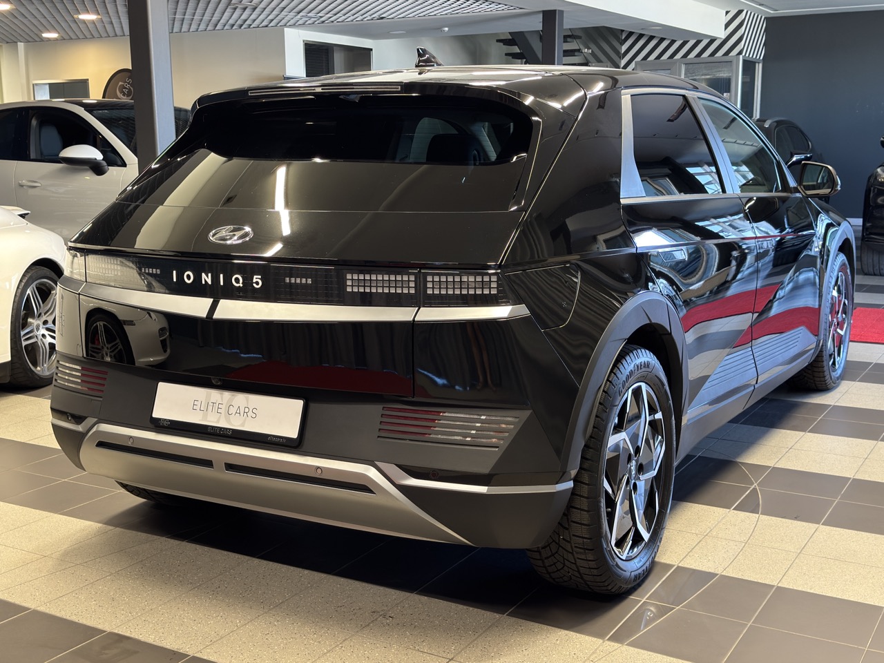 Car image 3