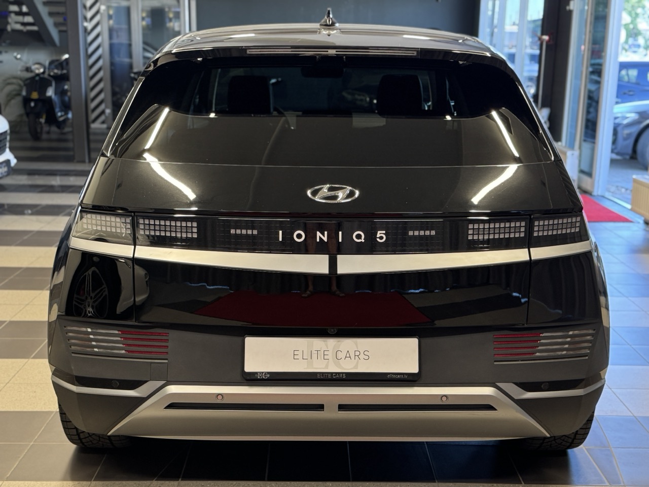 Car image 4