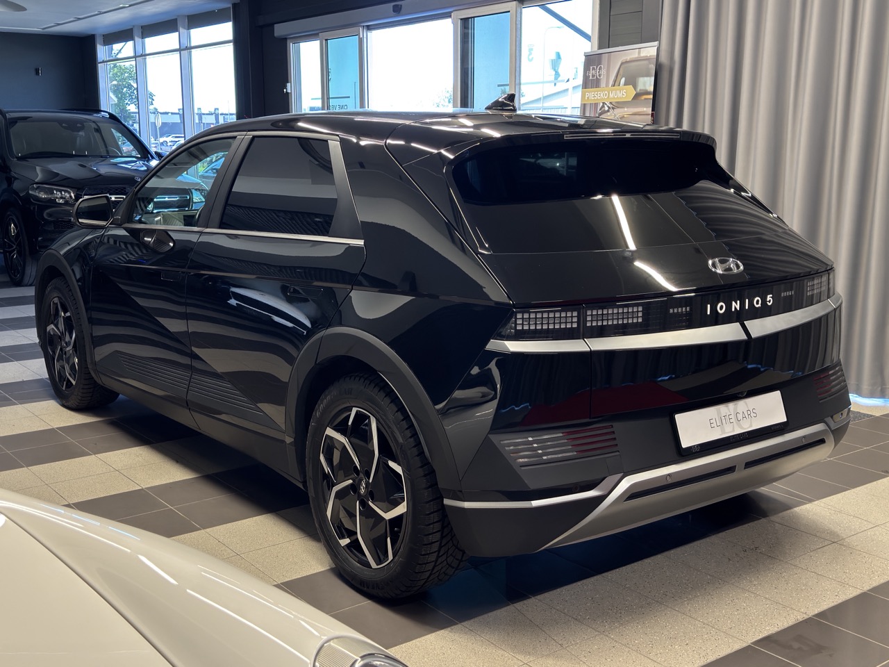 Car image 5