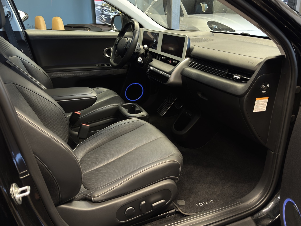 Car image 10