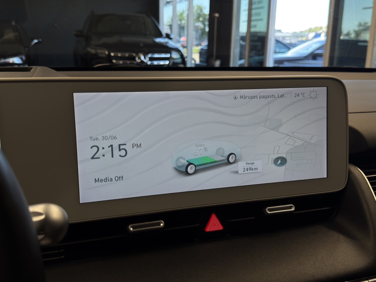 Car image 15