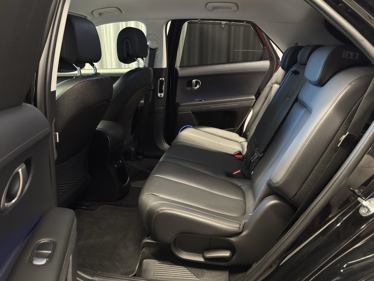 Car image 27