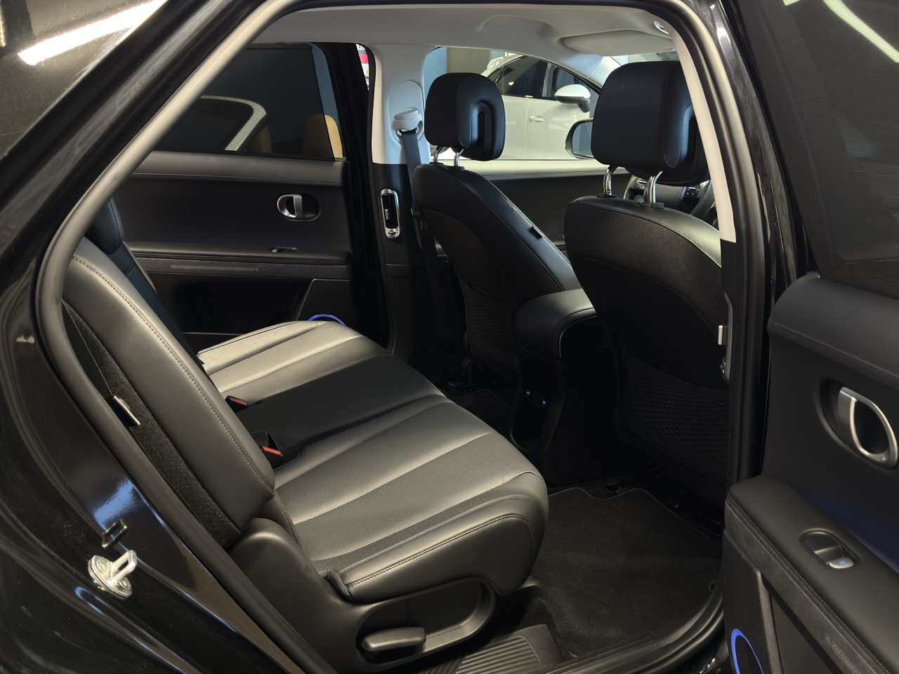 Car image 28
