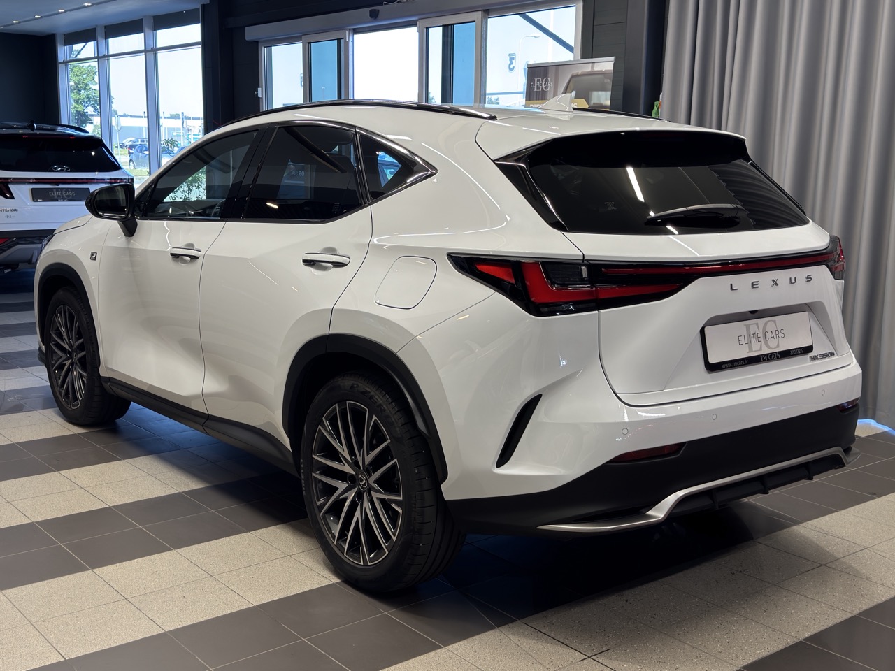 Car image 5
